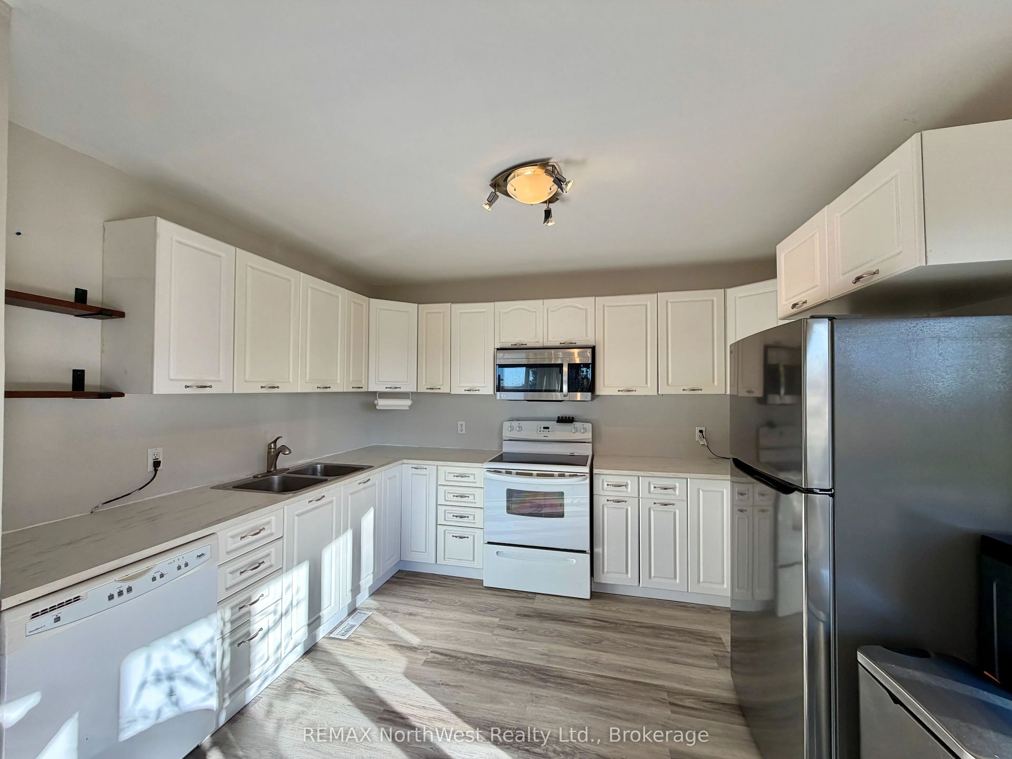 985 Muriel Lake Road