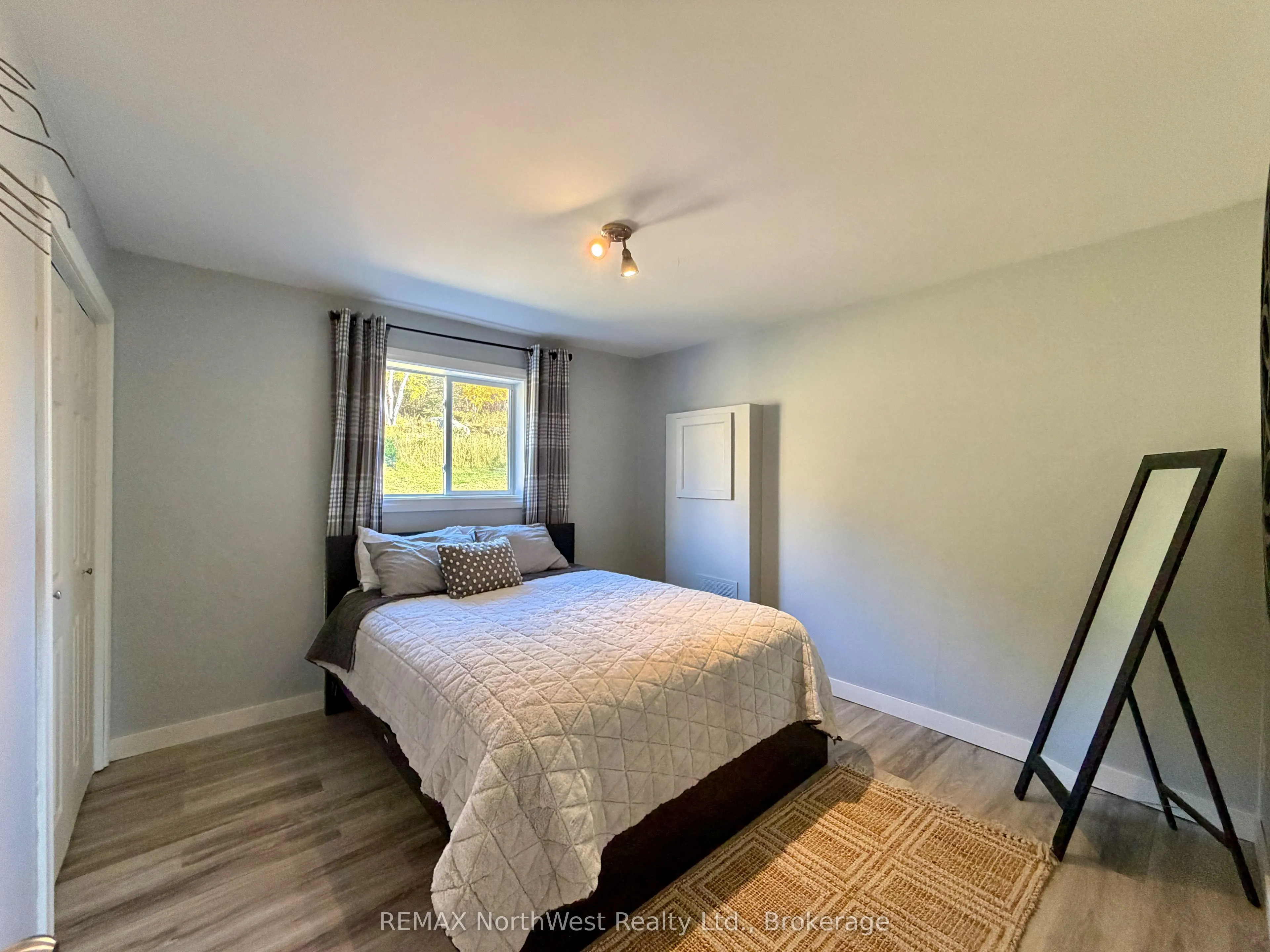985 Muriel Lake Road