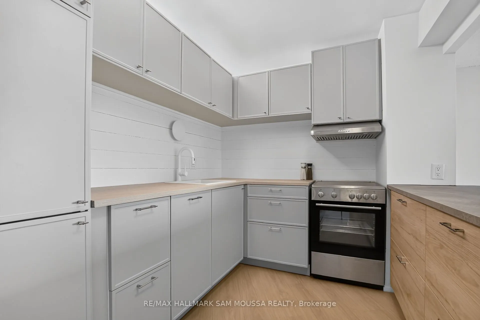 1171 Ambleside Drive #1309