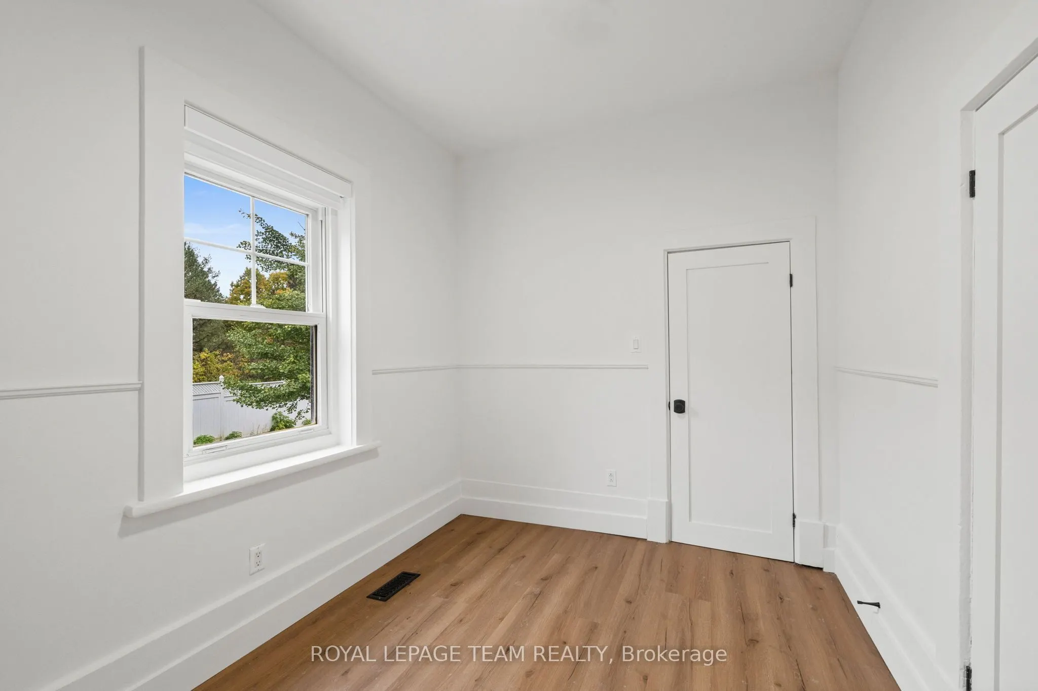 5584 Manotick Main Street