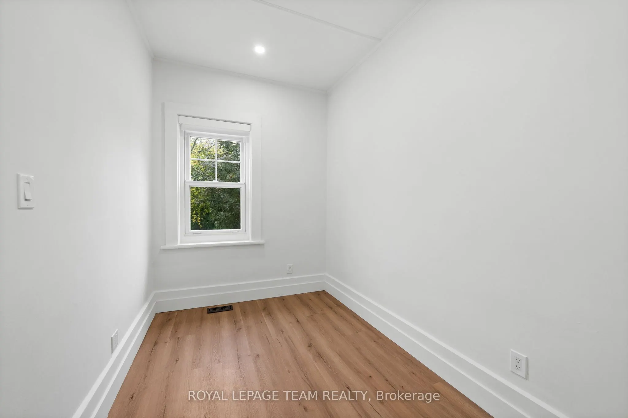 5584 Manotick Main Street