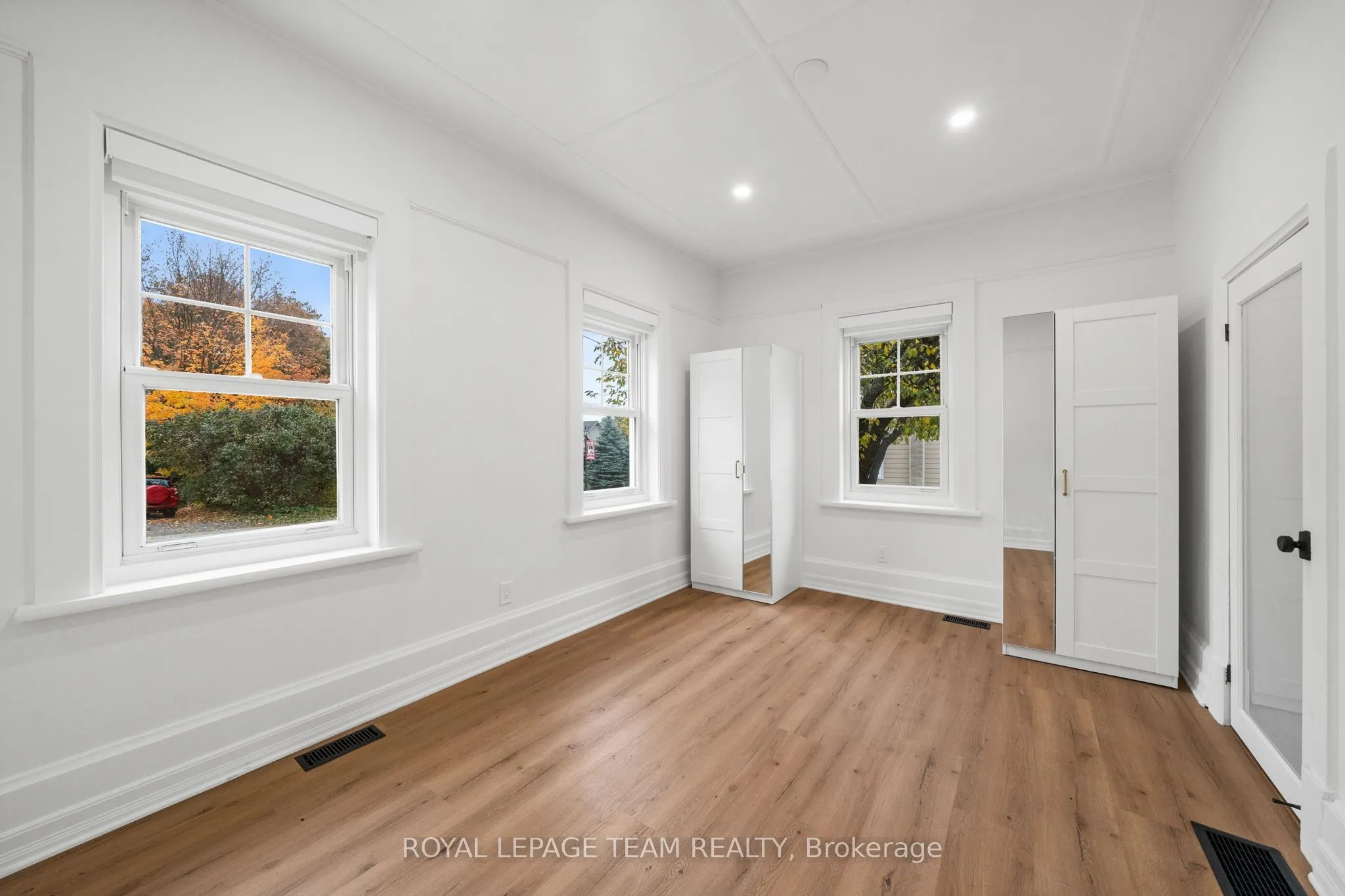 5584 Manotick Main Street