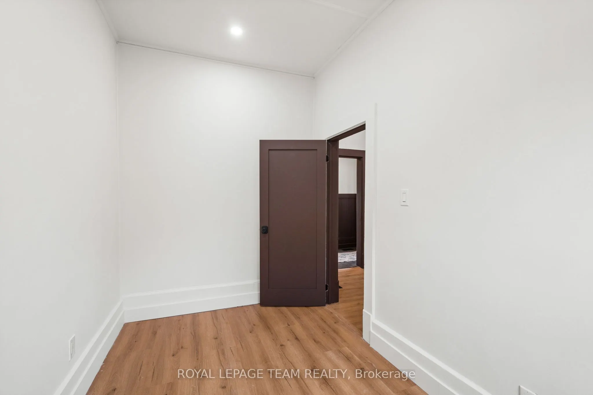 5584 Manotick Main Street