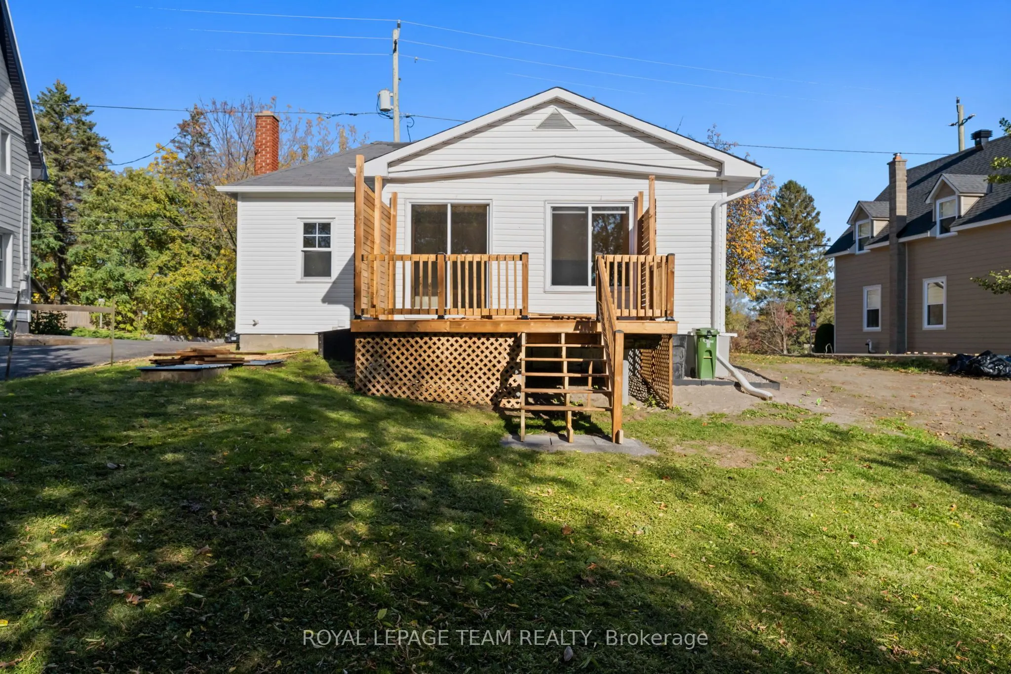 5584 Manotick Main Street