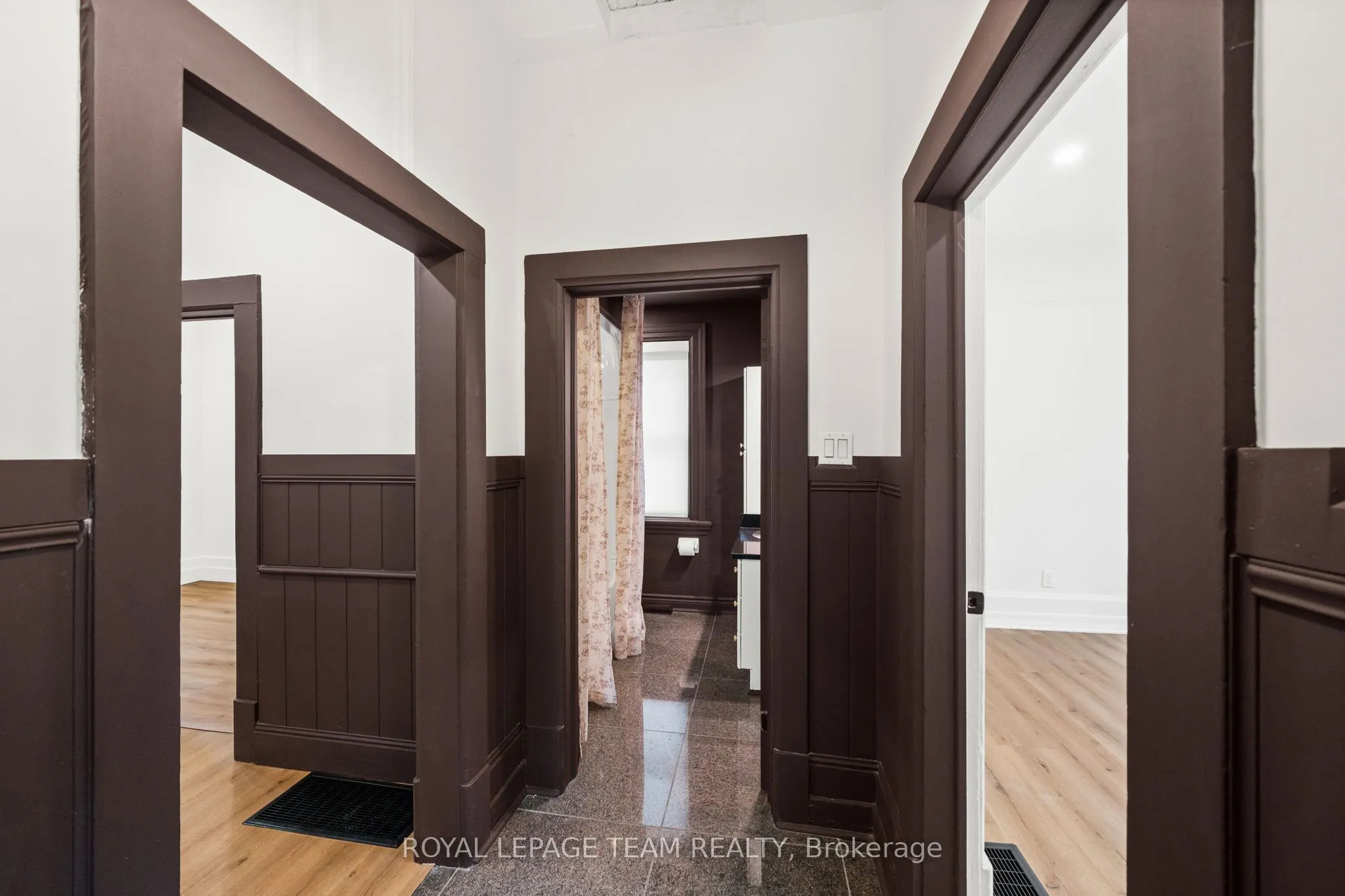 5584 Manotick Main Street