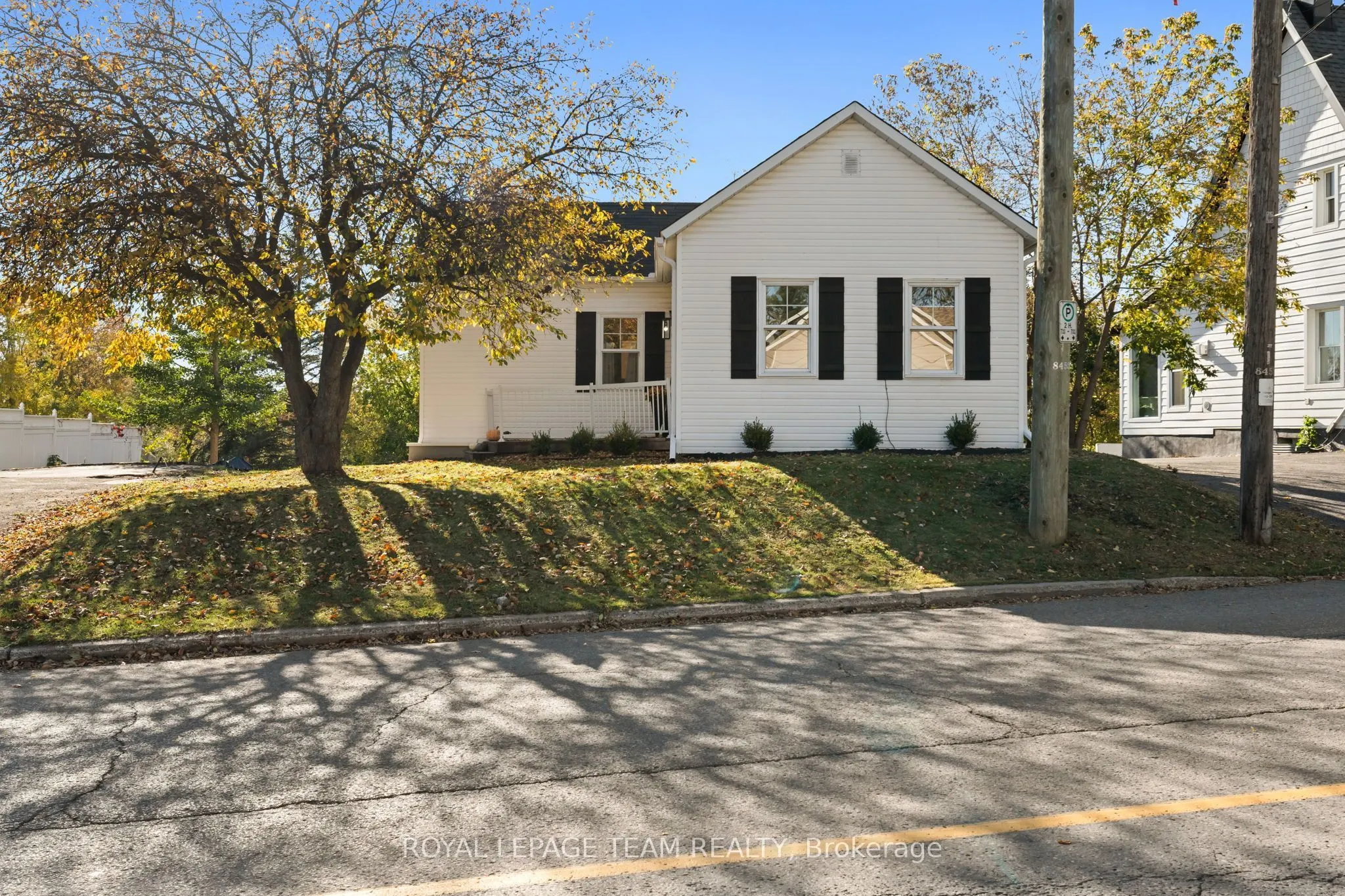 5584 Manotick Main Street
