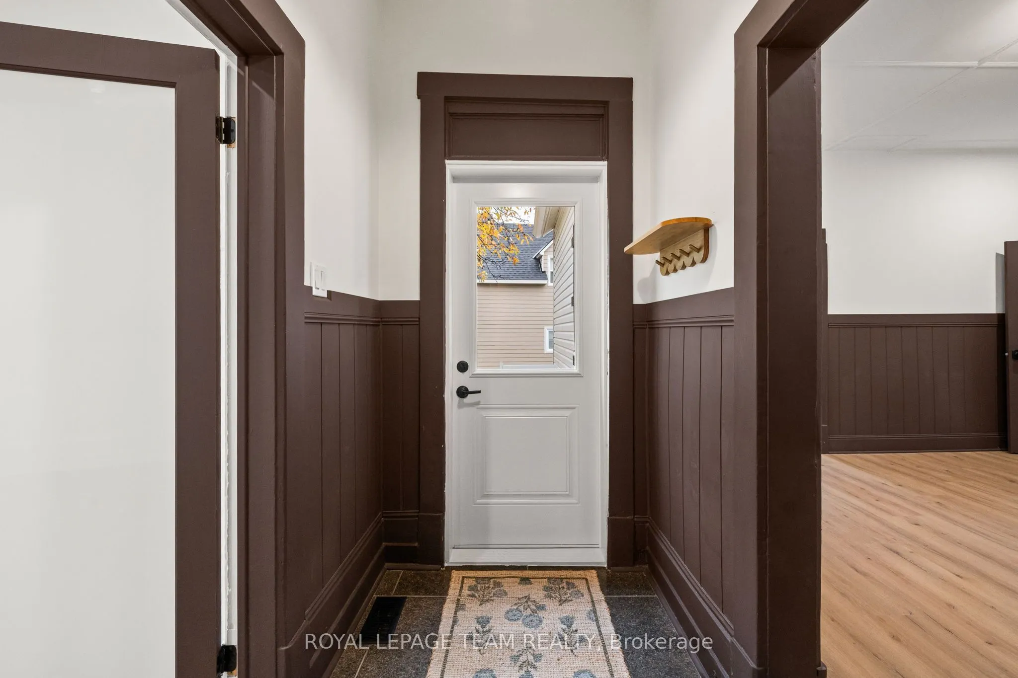 5584 Manotick Main Street