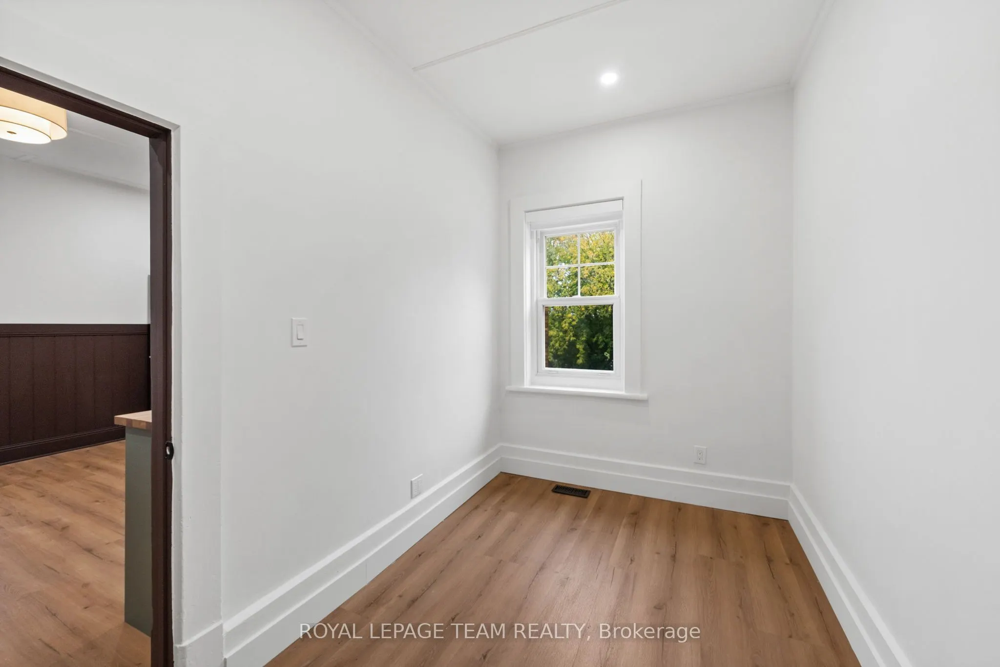 5584 Manotick Main Street