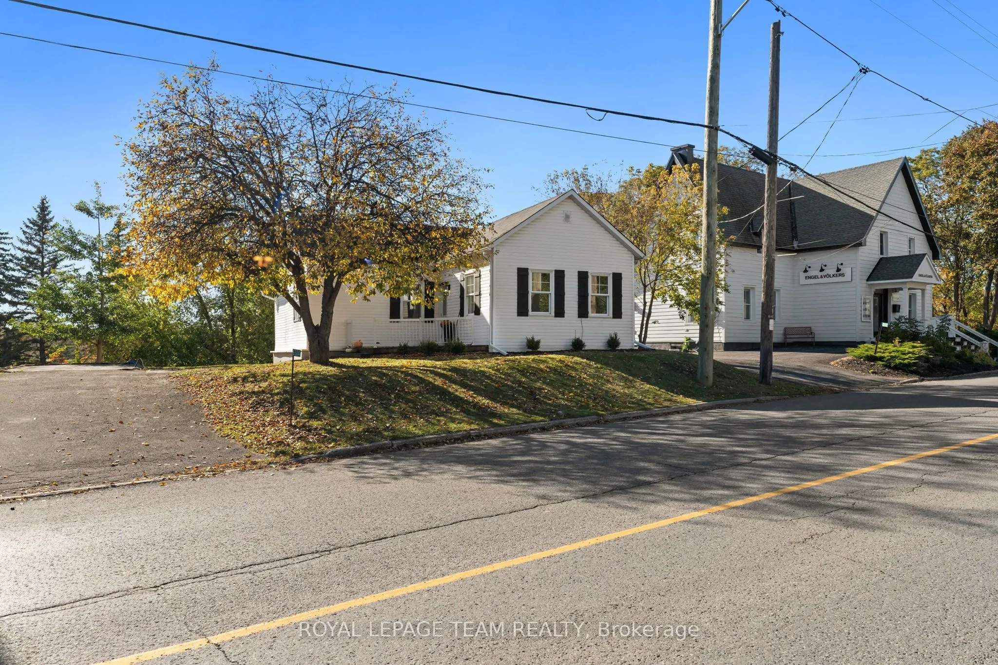 5584 Manotick Main Street