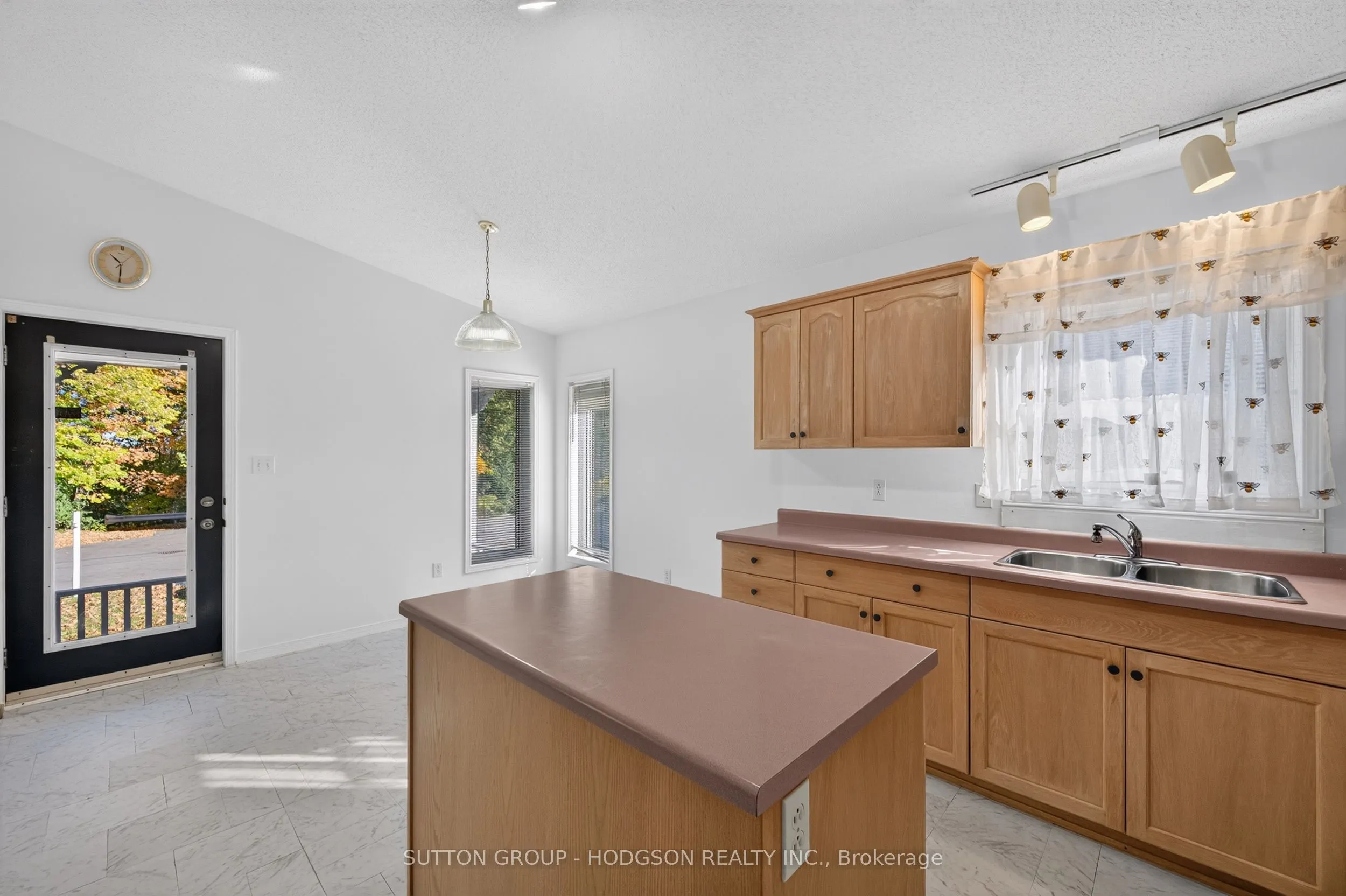 105 Tecumseh Avenue W