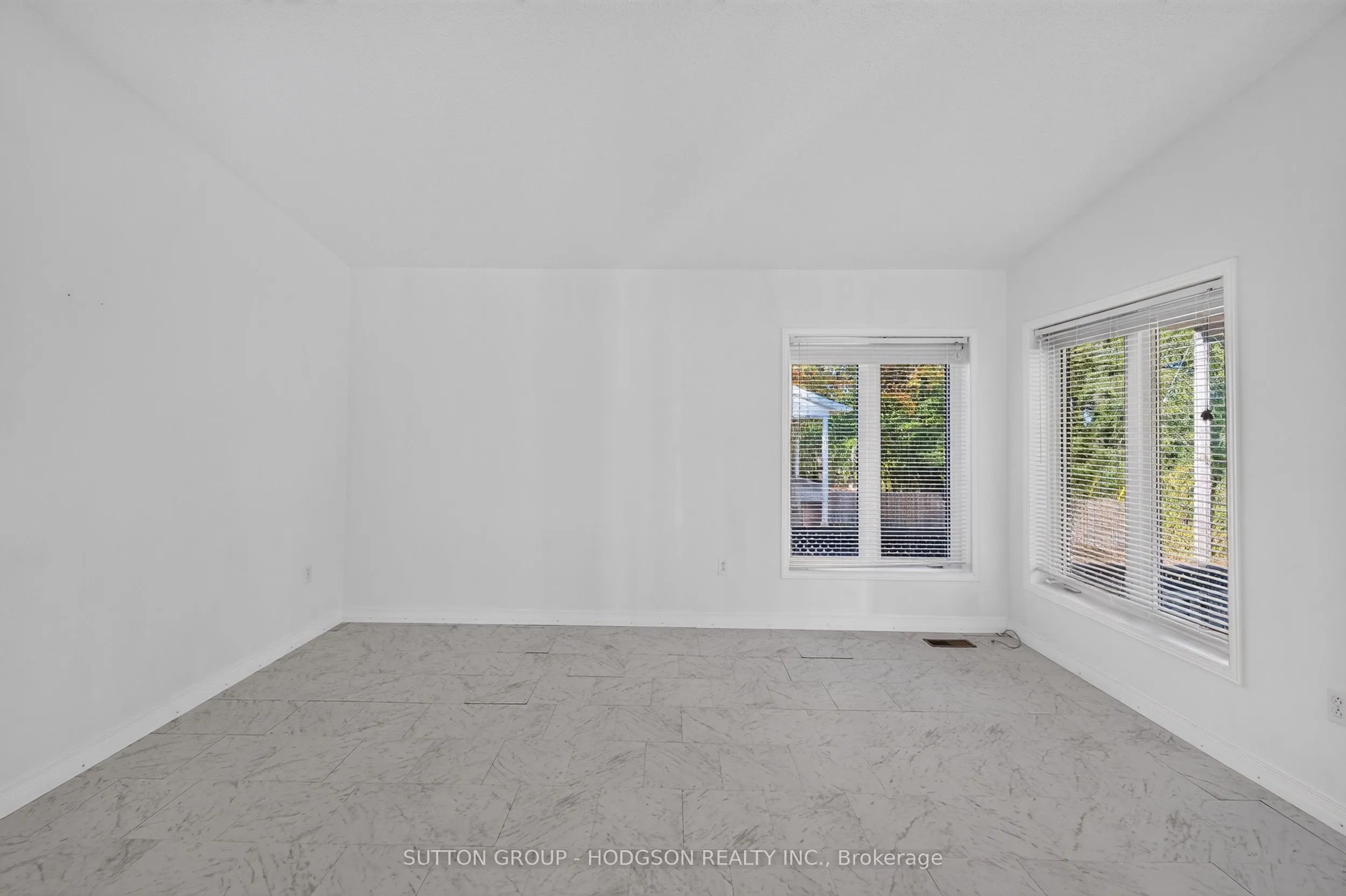 105 Tecumseh Avenue W