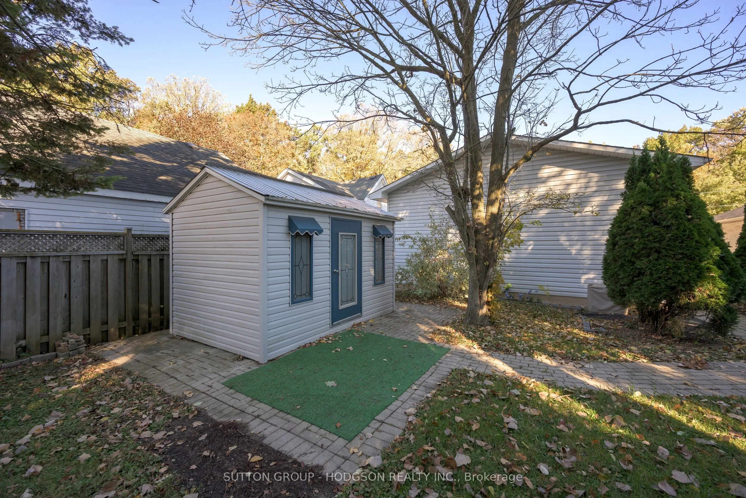105 Tecumseh Avenue W