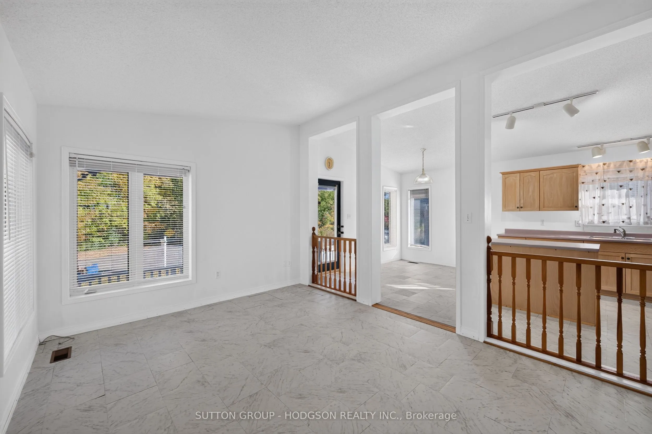 105 Tecumseh Avenue W