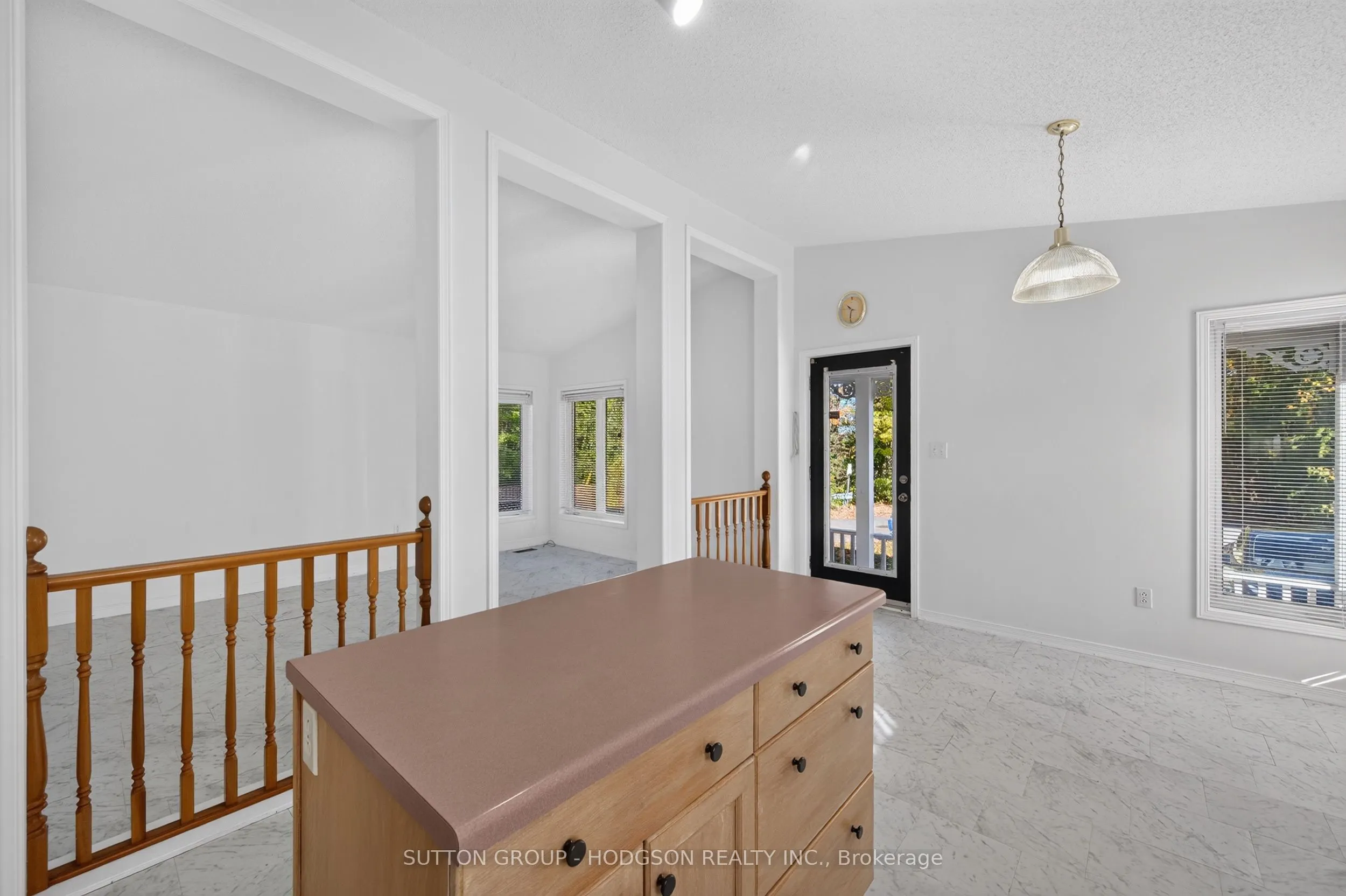 105 Tecumseh Avenue W