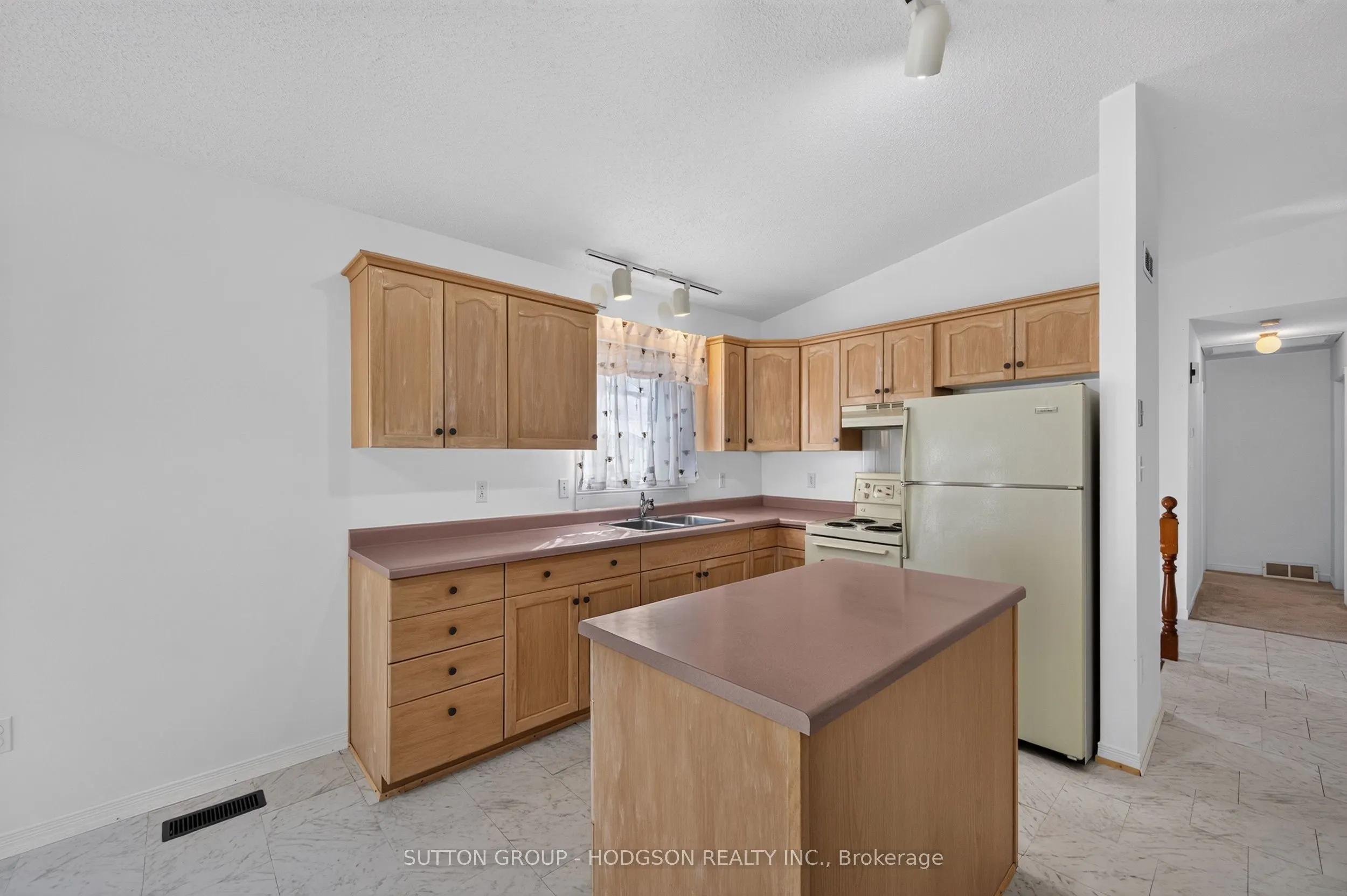 105 Tecumseh Avenue W