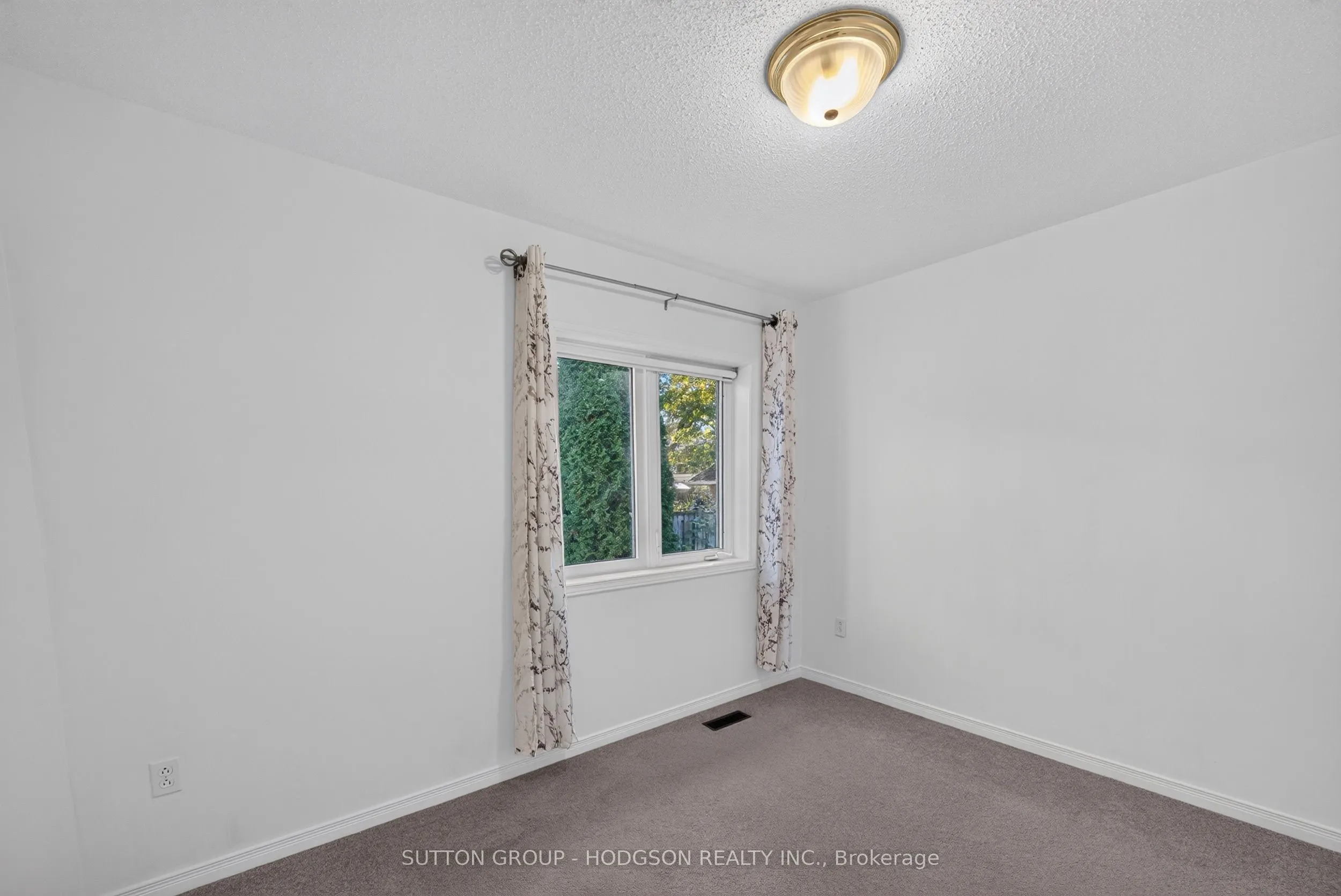 105 Tecumseh Avenue W