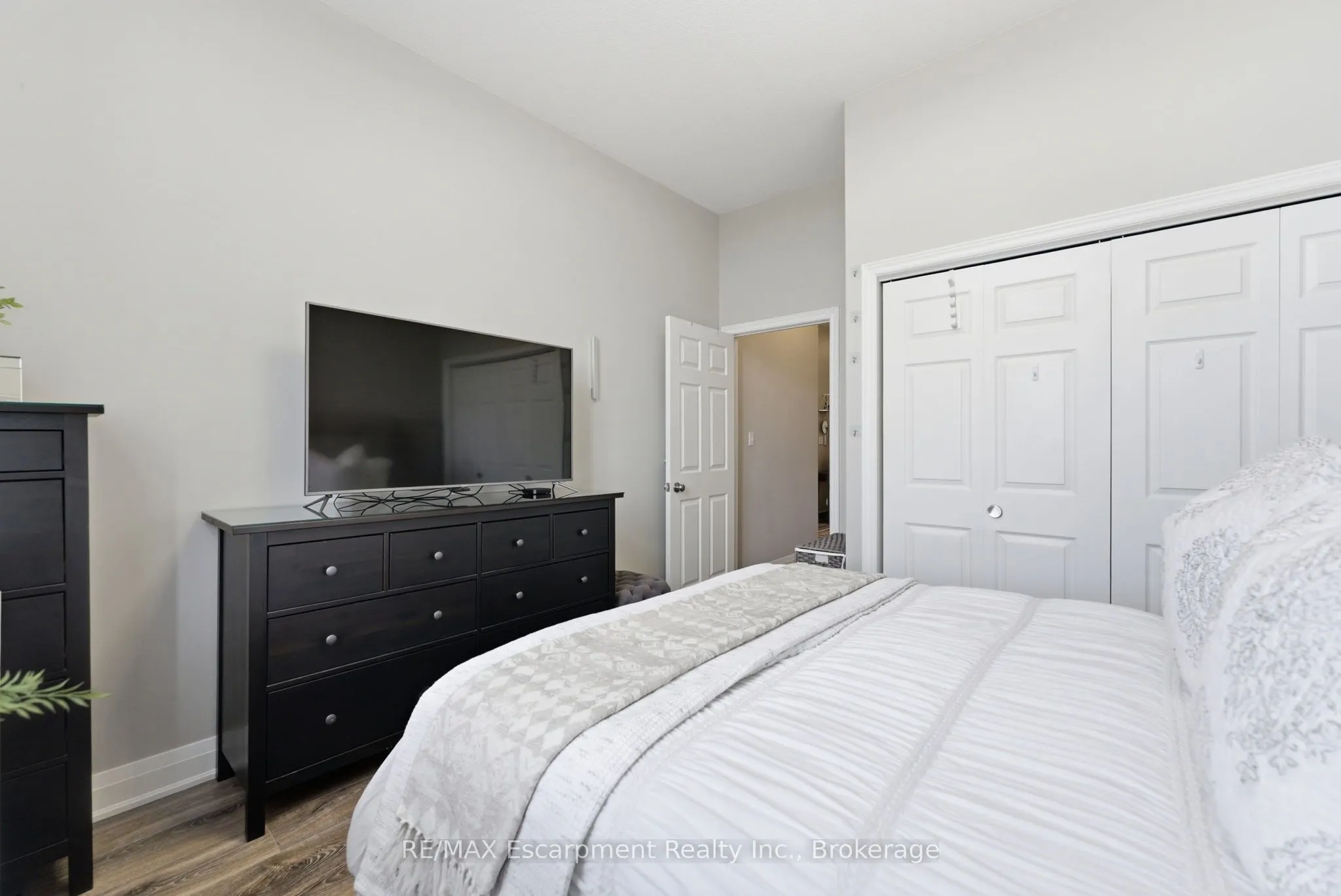 262 DUNDAS Street E #322