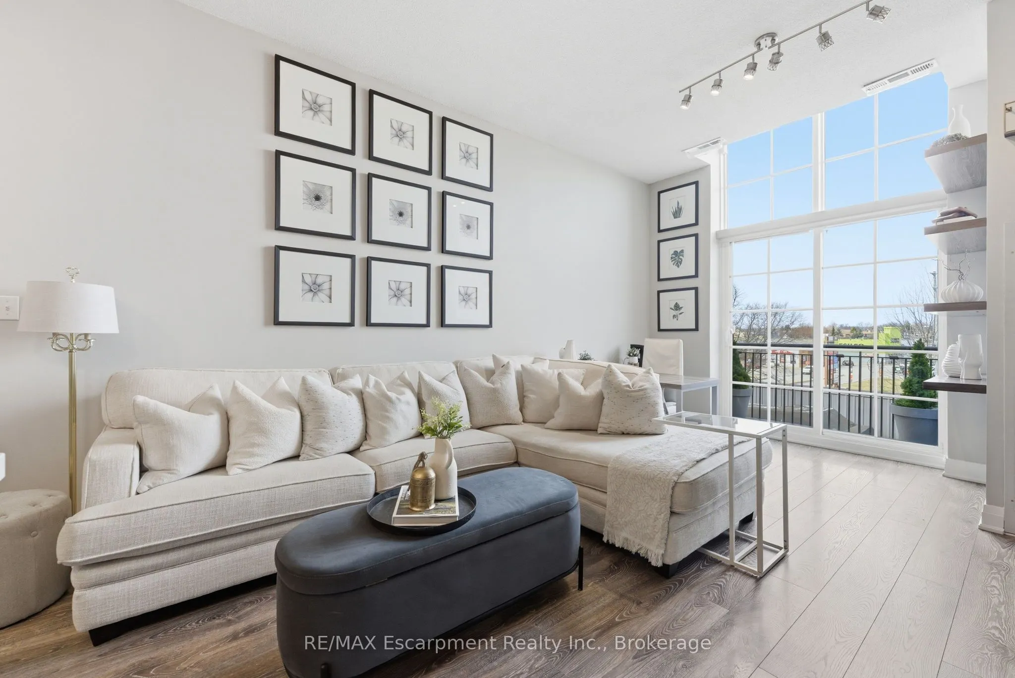 262 DUNDAS Street E #322