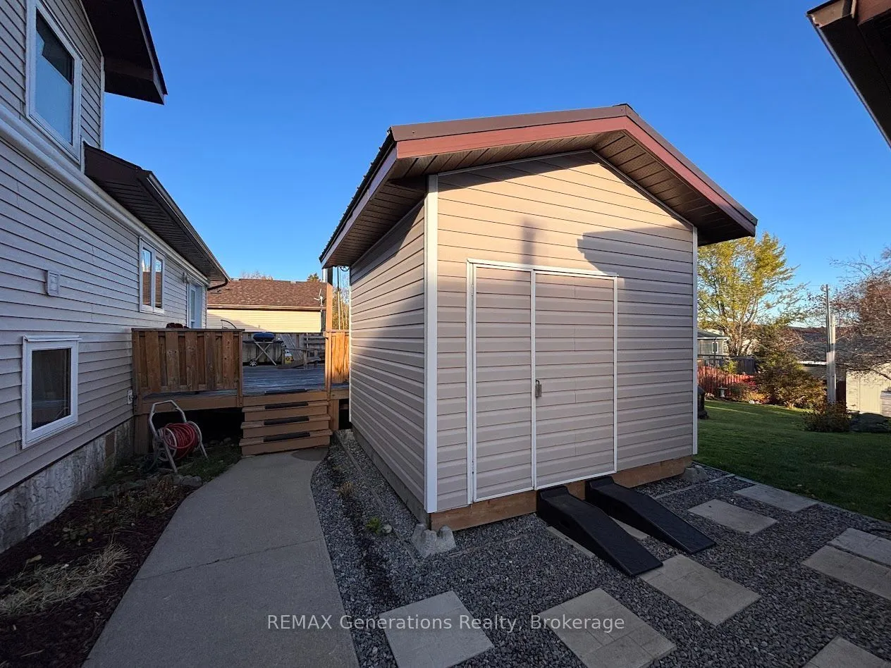 3 Cedar Walk