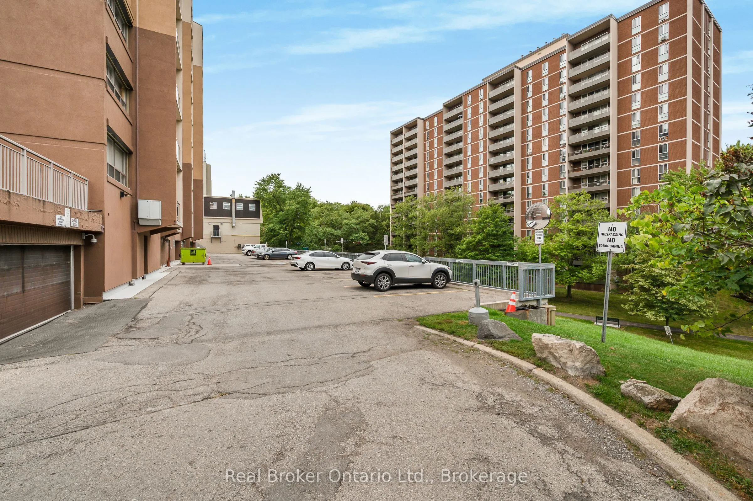 1950 Main Street W #802