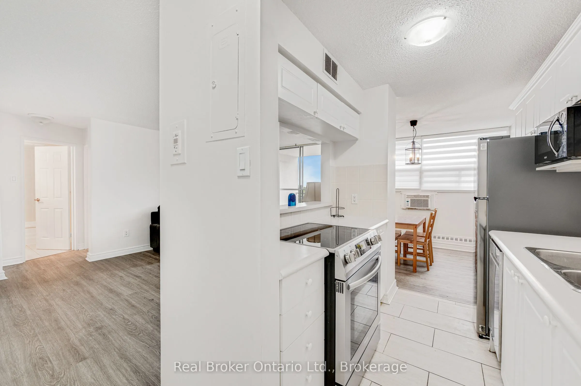 1950 Main Street W #802