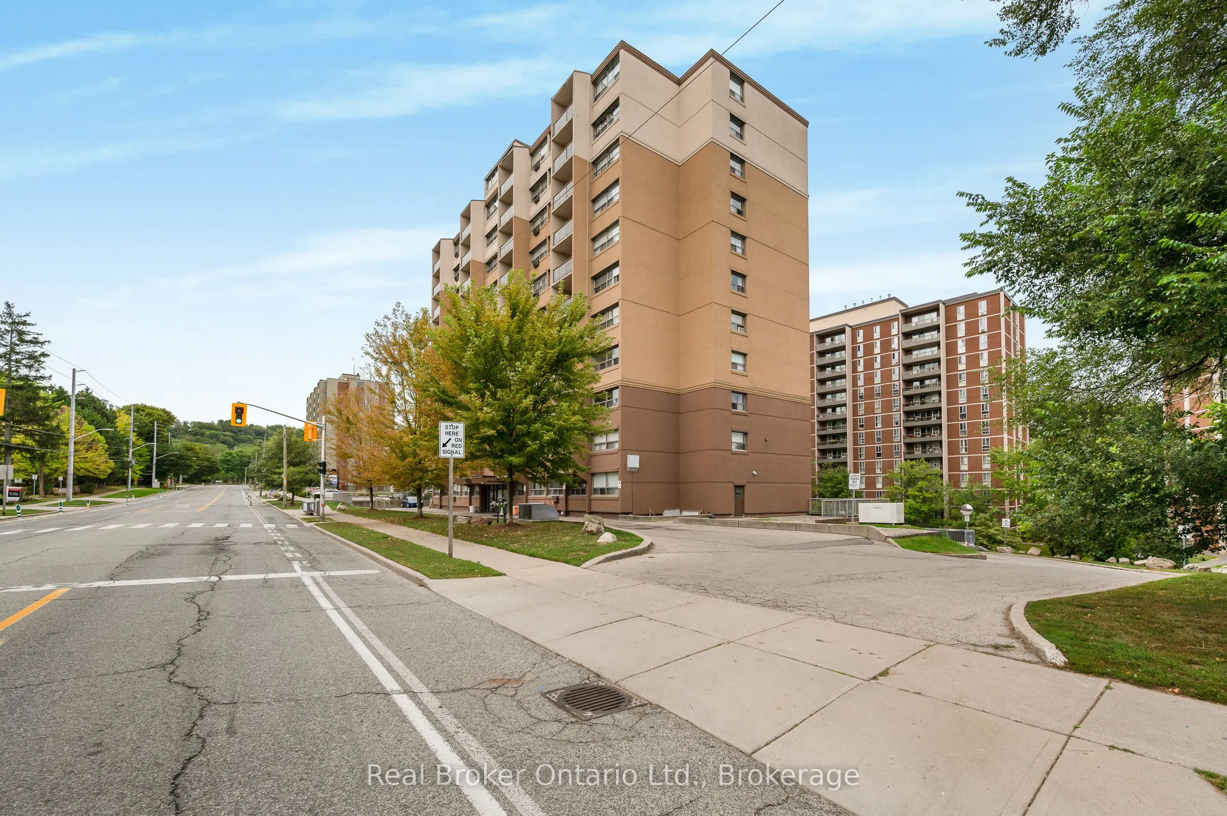 1950 Main Street W #802