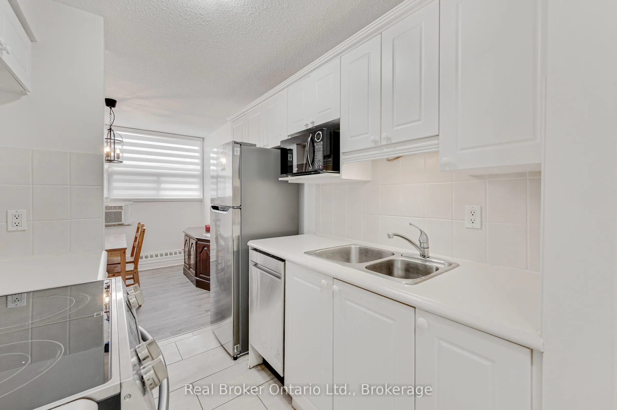 1950 Main Street W #802