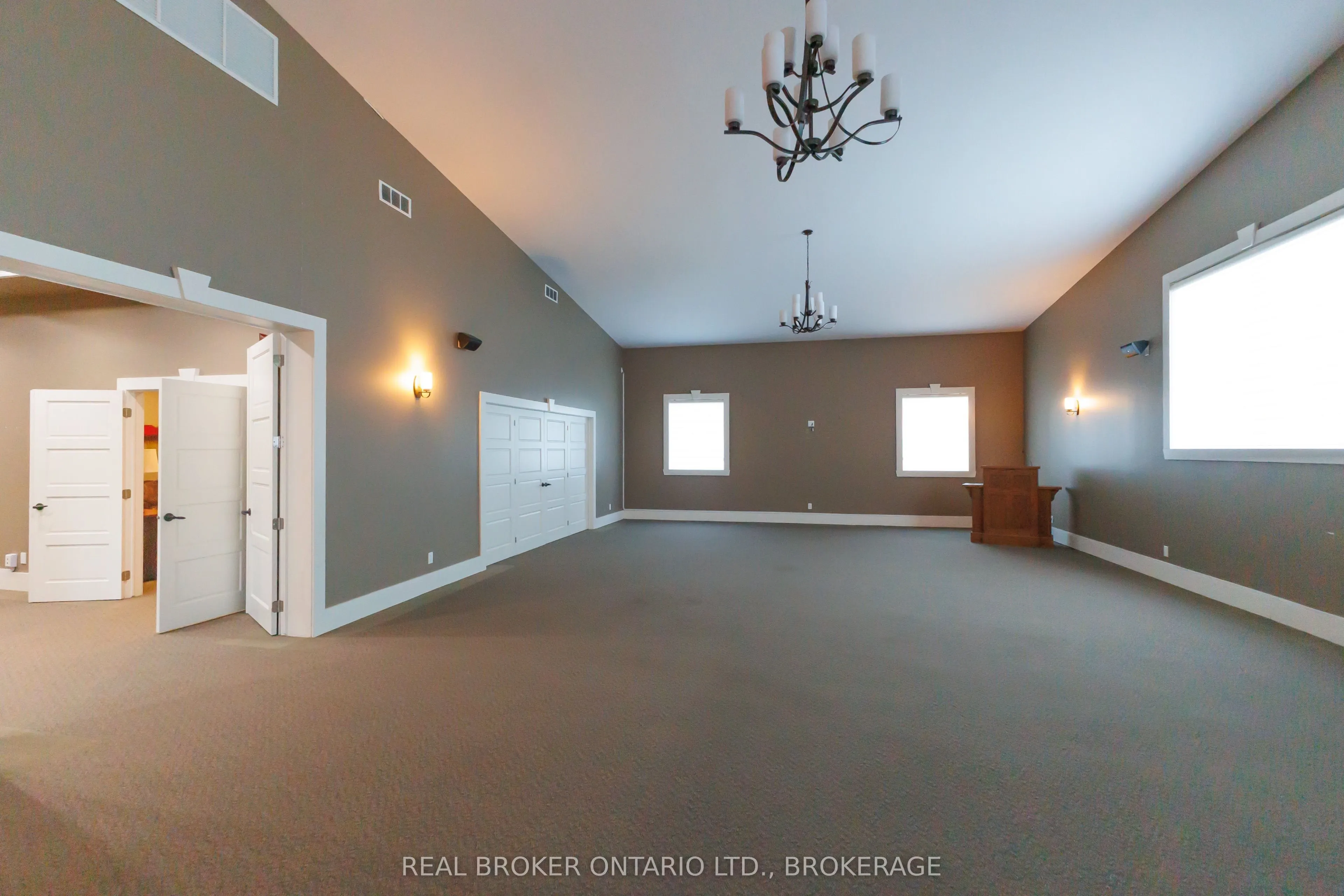 580 Main Street S