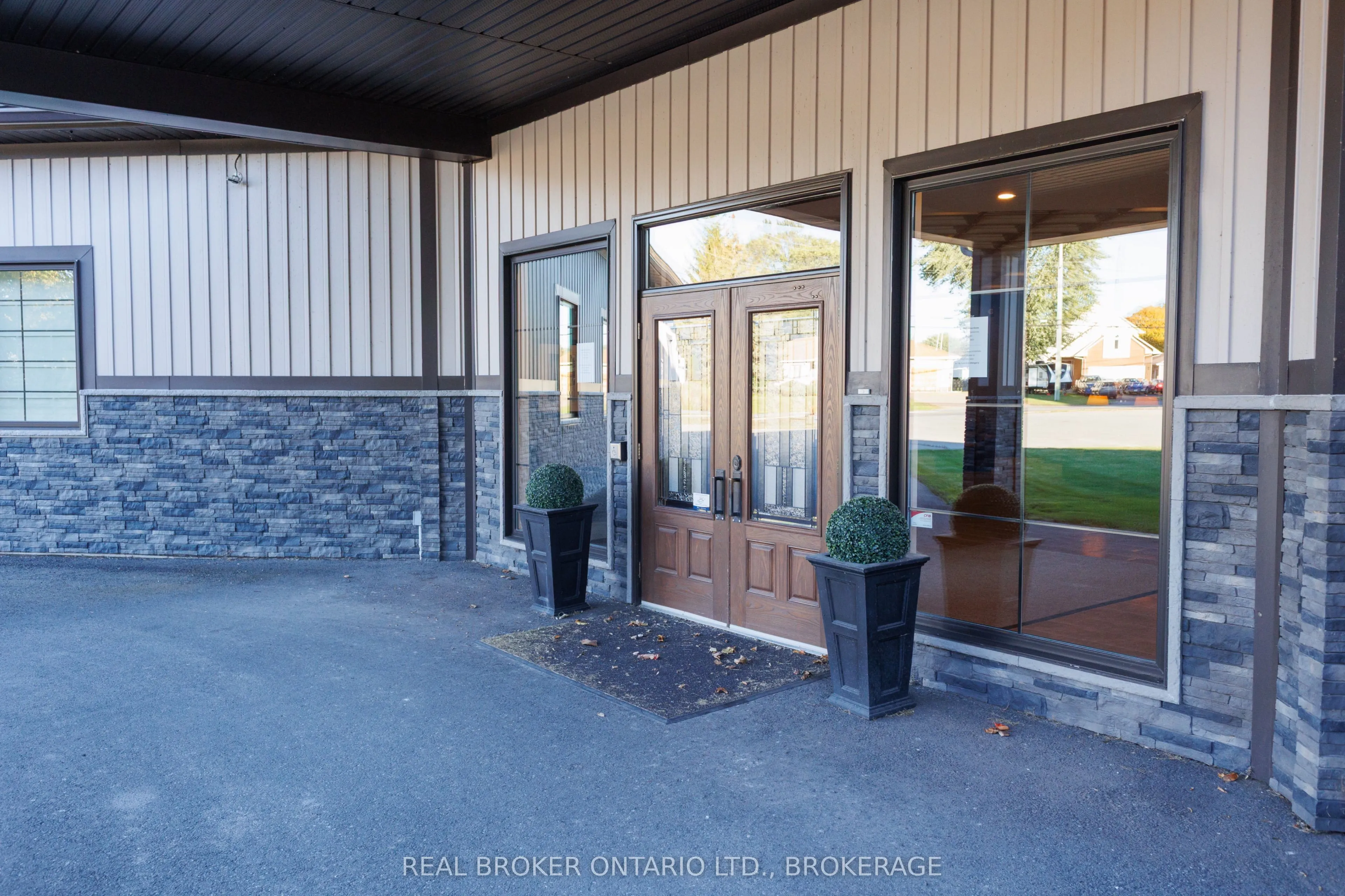 580 Main Street S