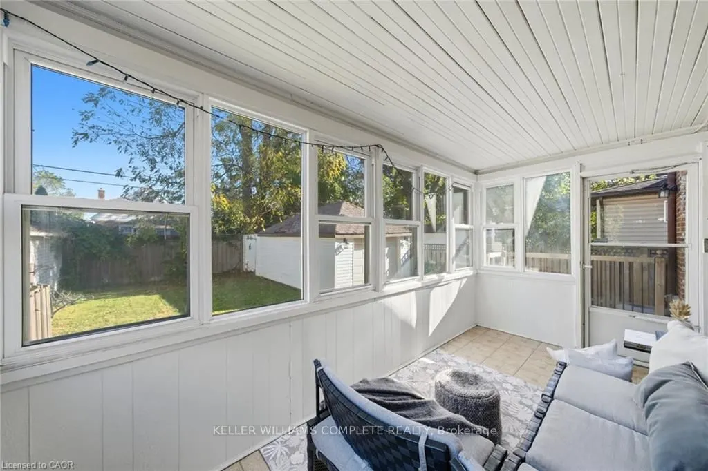 143 HUXLEY Avenue S