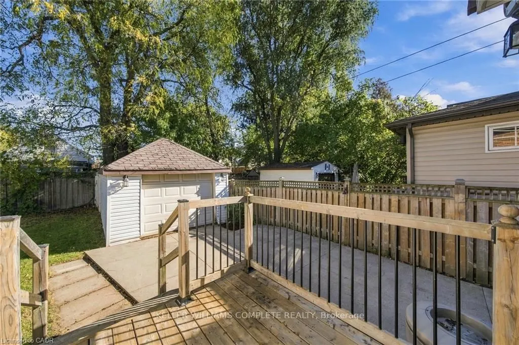 143 HUXLEY Avenue S