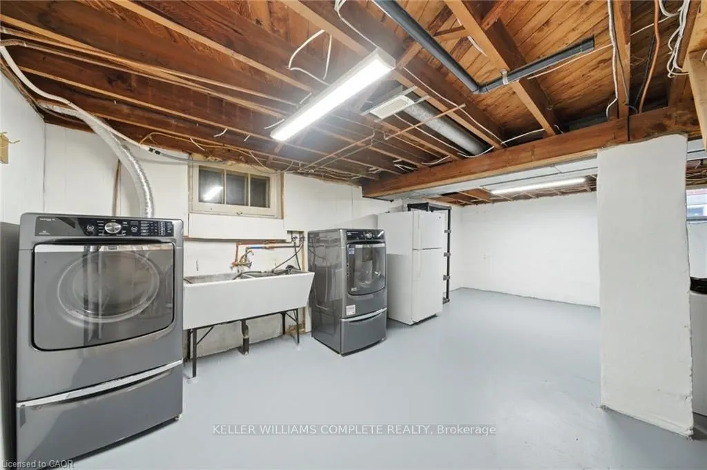 143 HUXLEY Avenue S