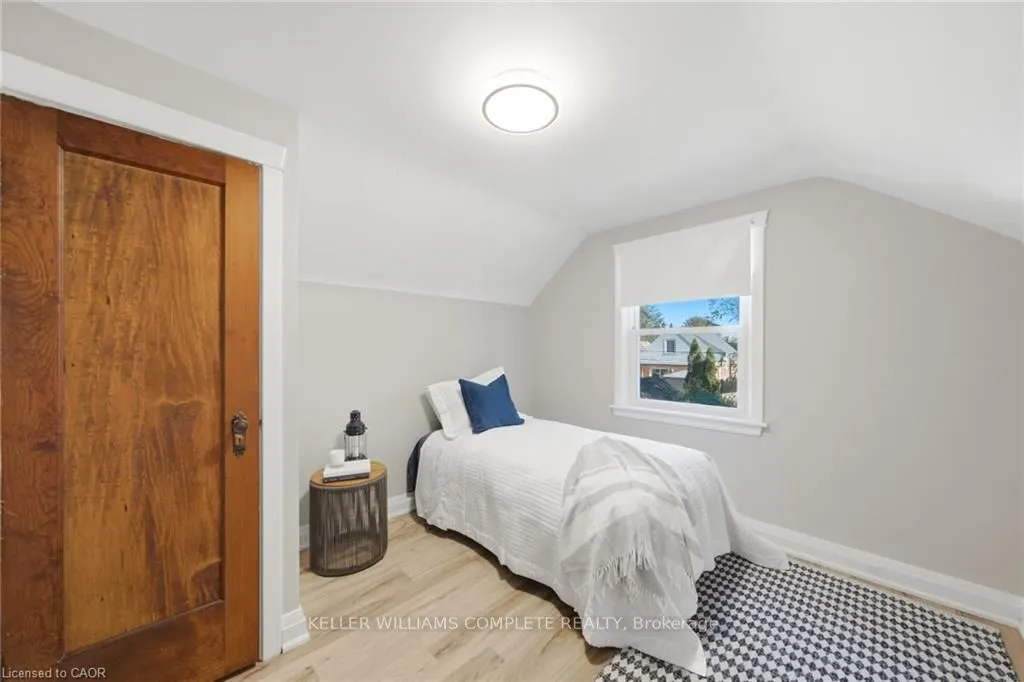 143 HUXLEY Avenue S