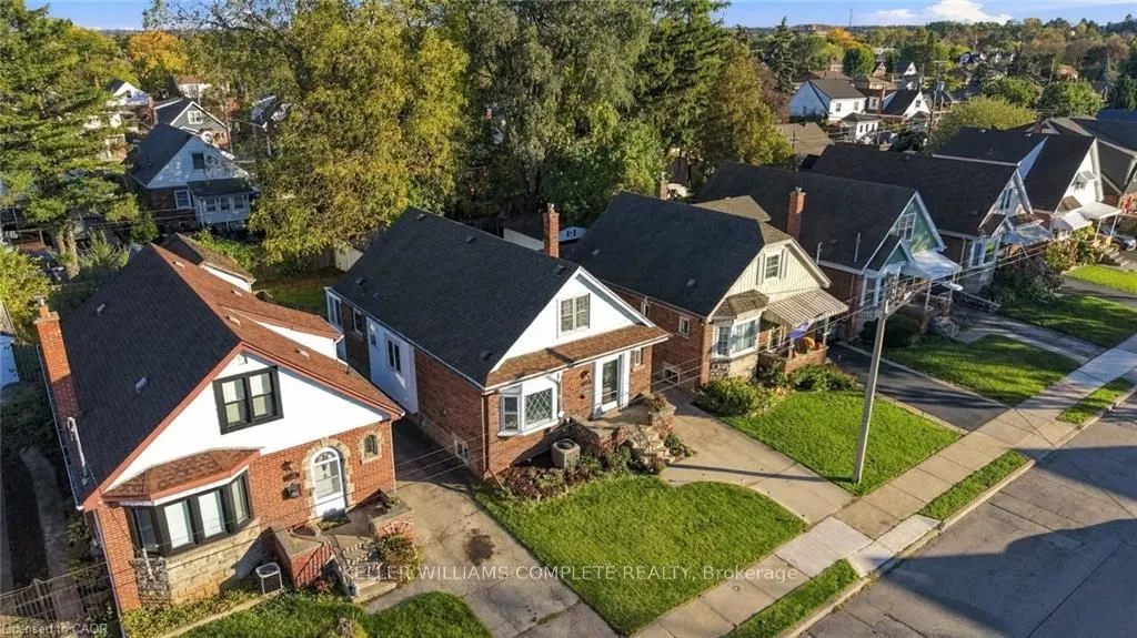 143 HUXLEY Avenue S