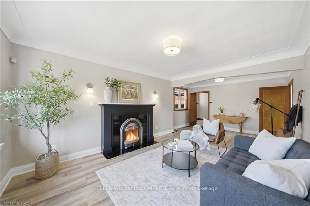143 HUXLEY Avenue S