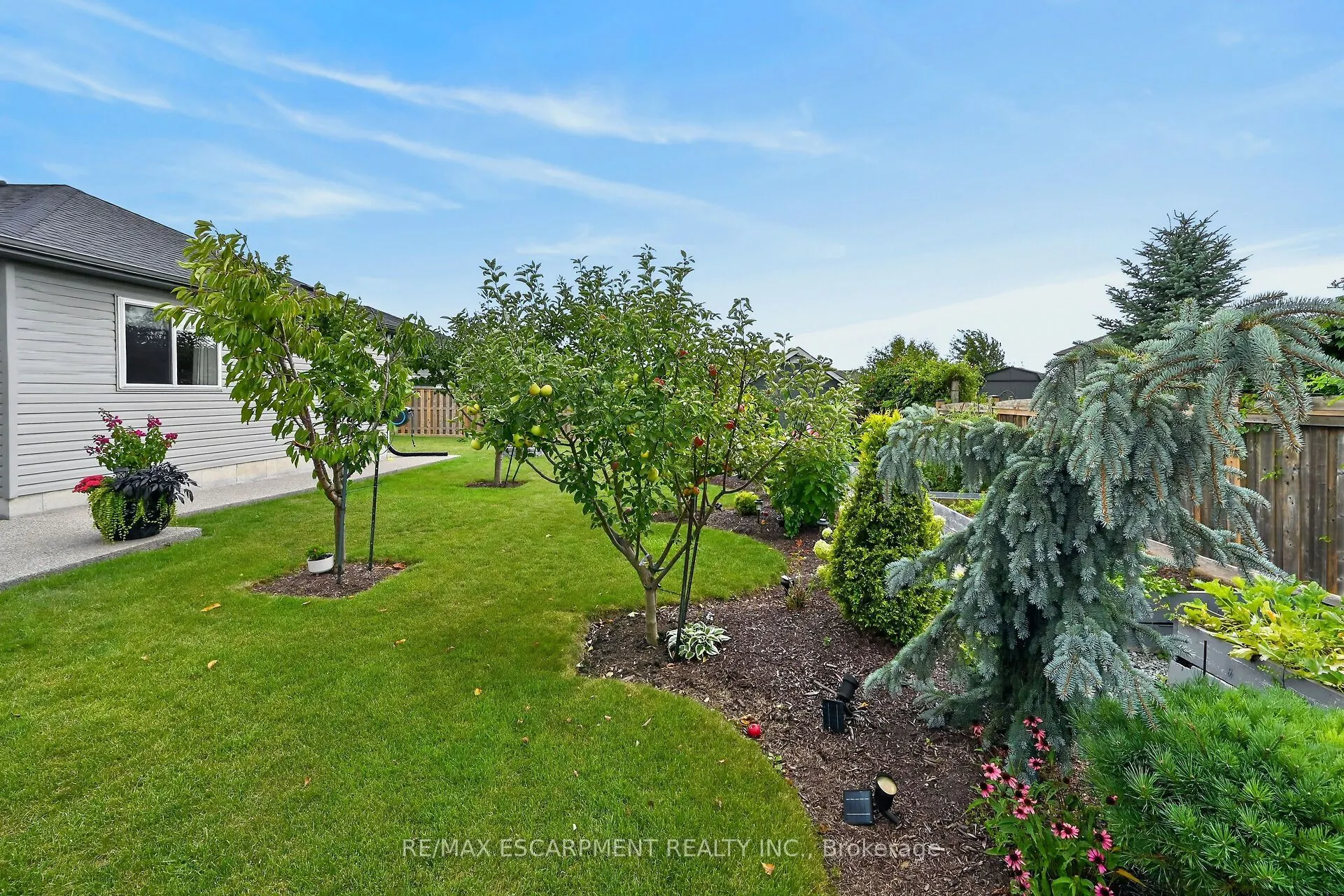 18 LINDA Crescent