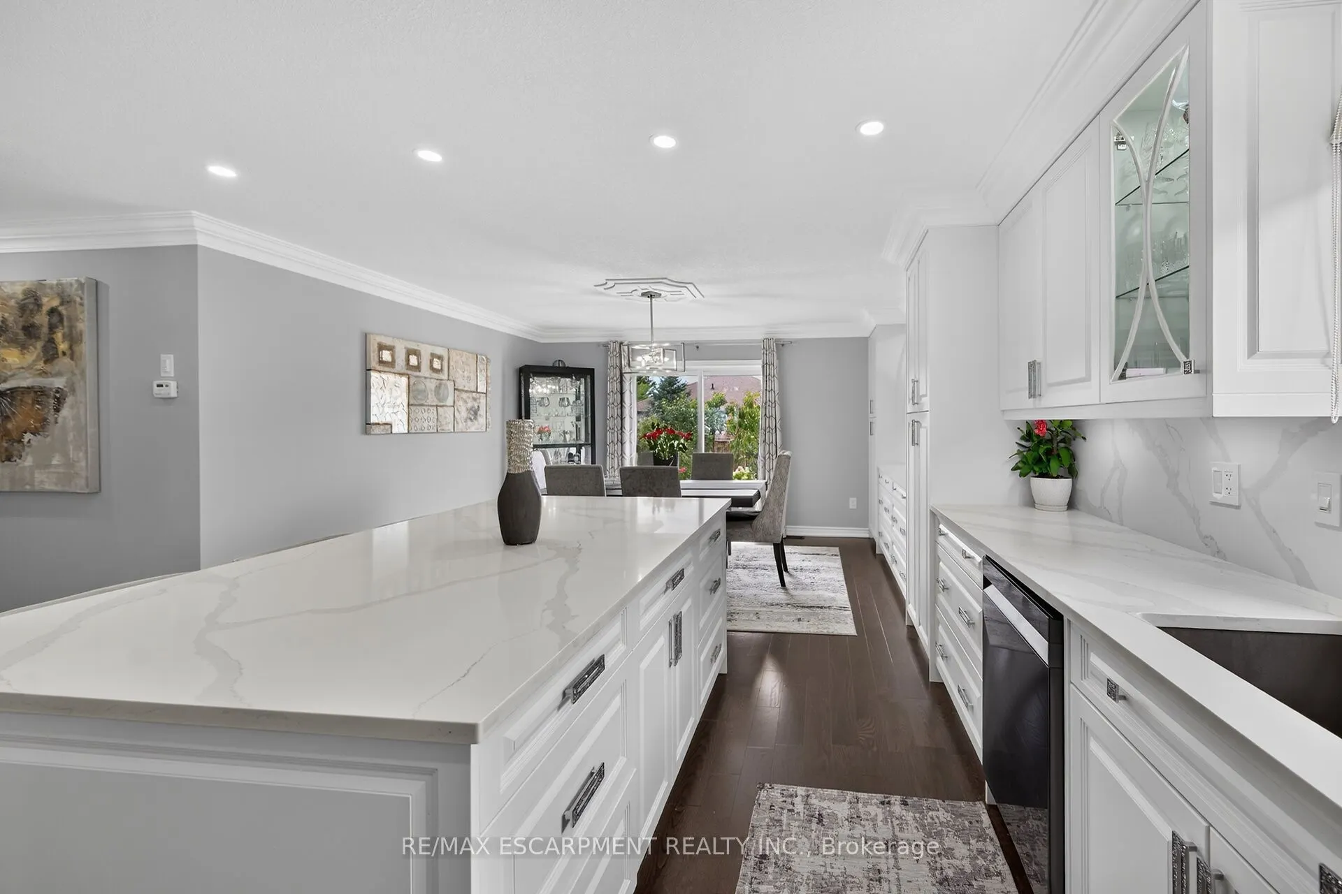 18 LINDA Crescent