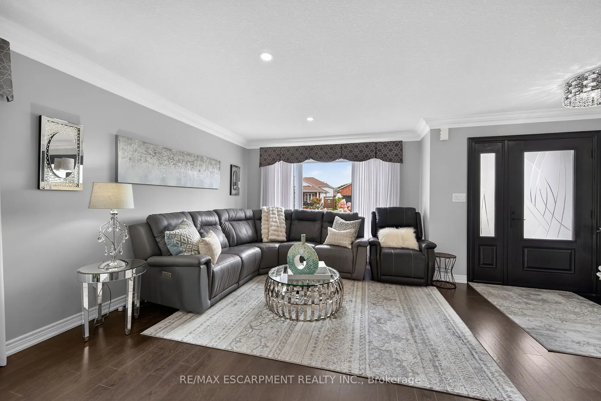 18 LINDA Crescent