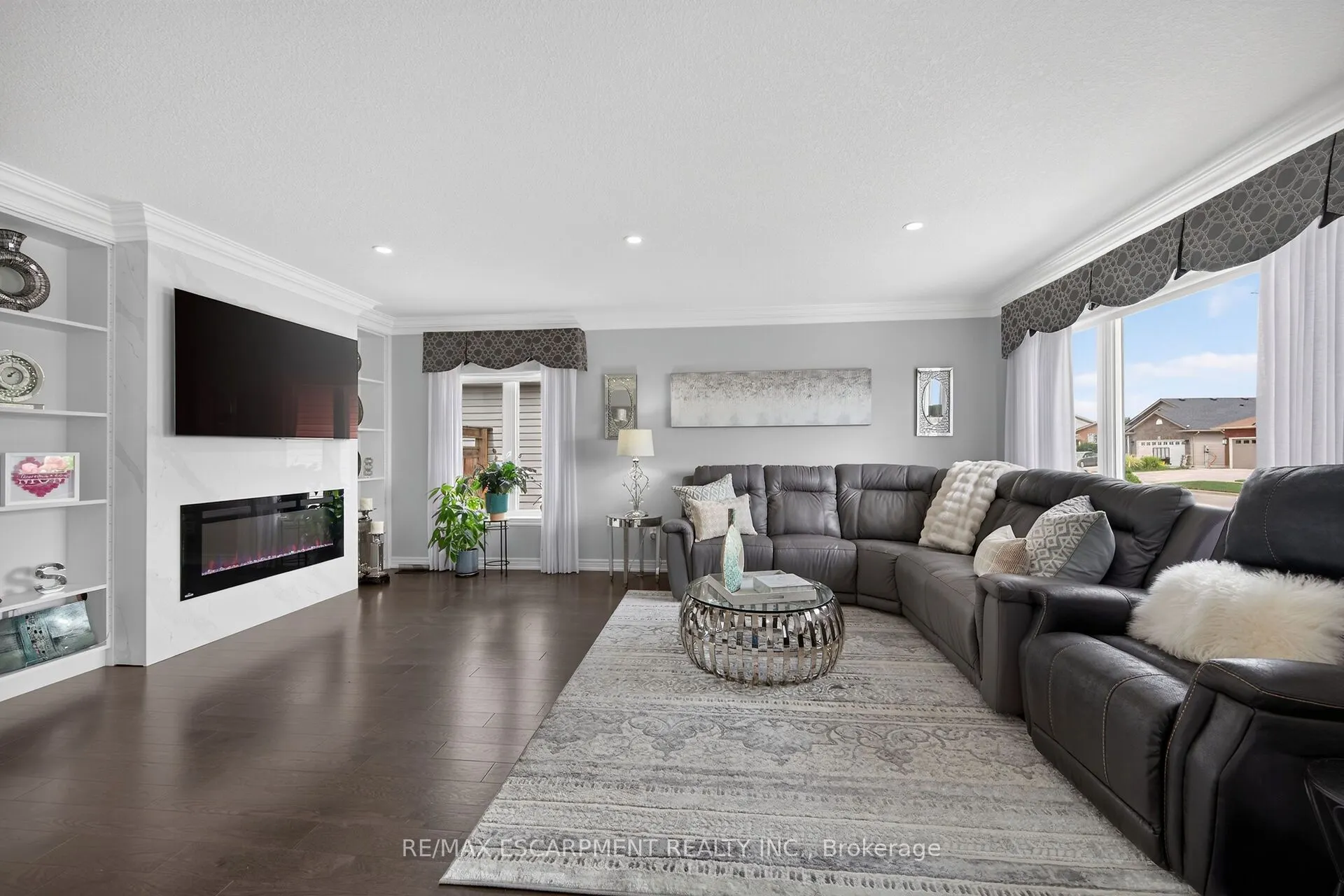 18 LINDA Crescent