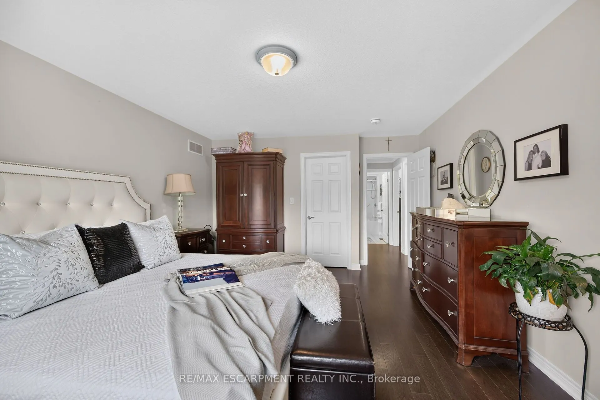 18 LINDA Crescent