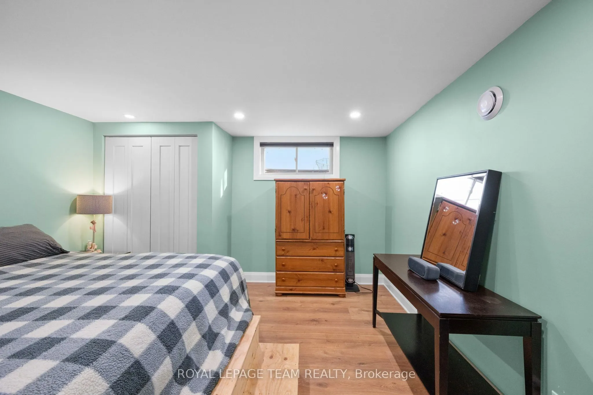 906 Russell Road