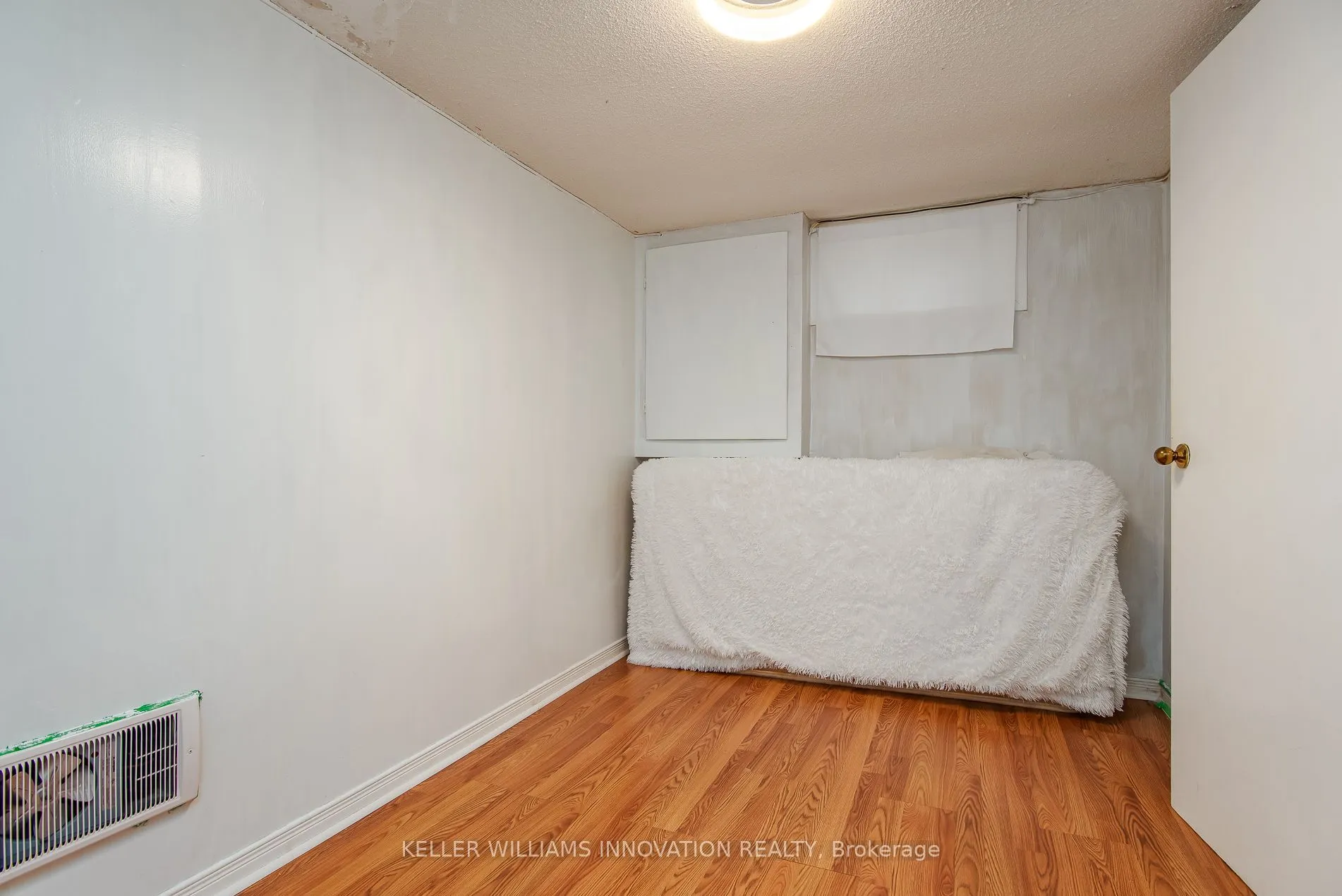 304 Bluevale Street N #C