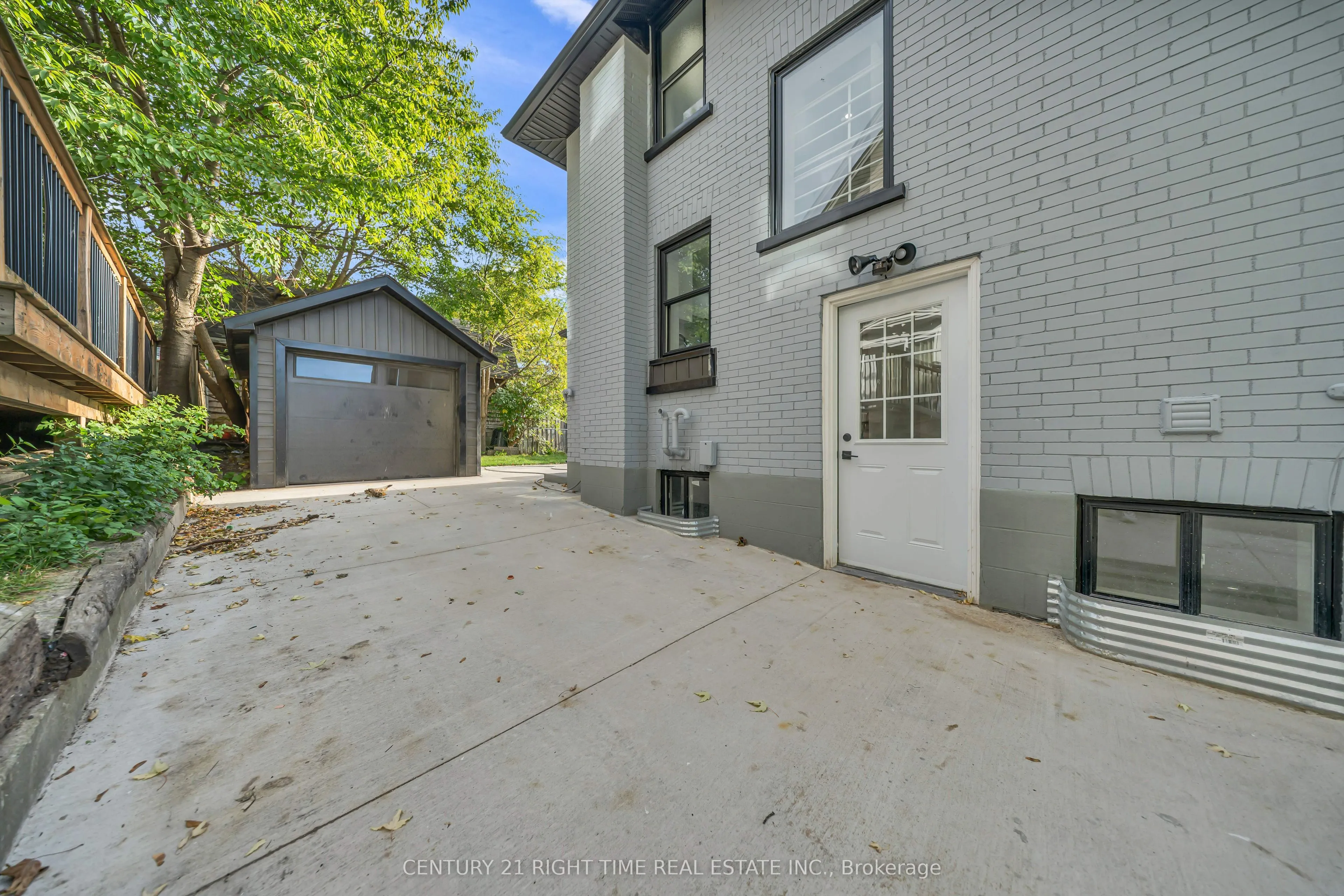 188 Courtland Avenue E