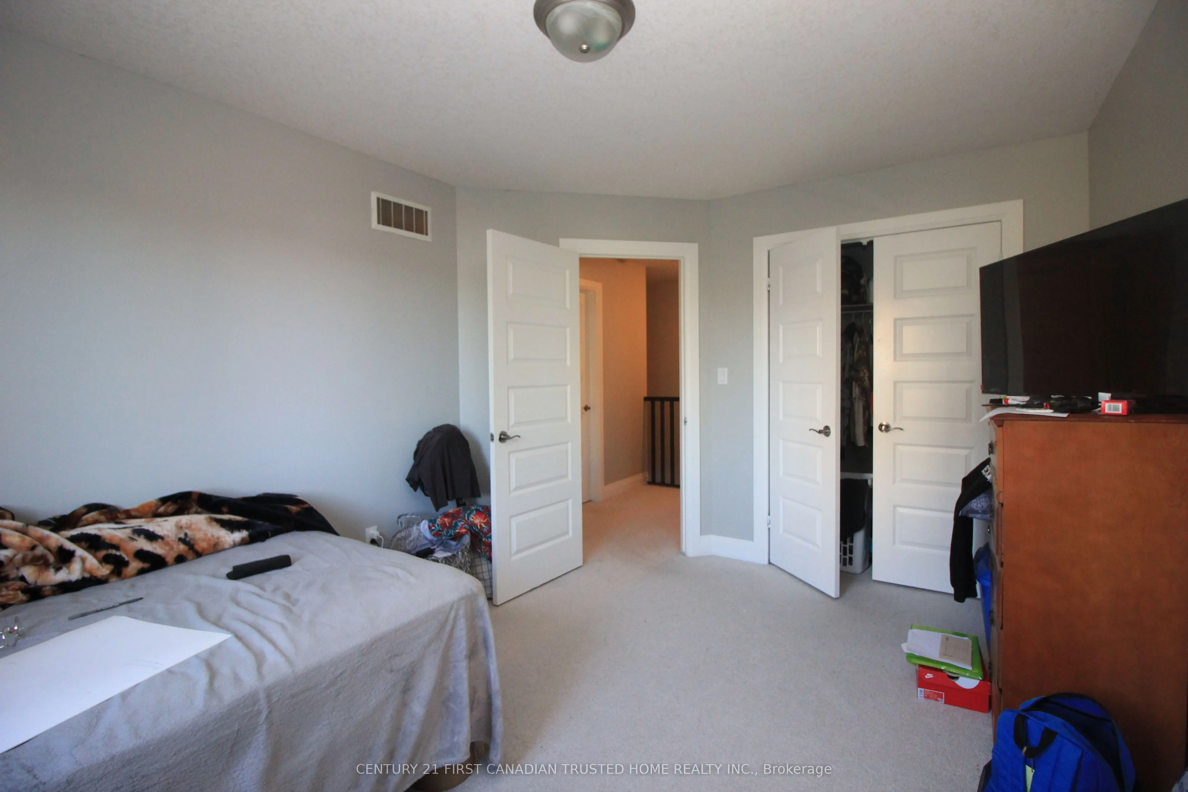 6832 Vallas Circle