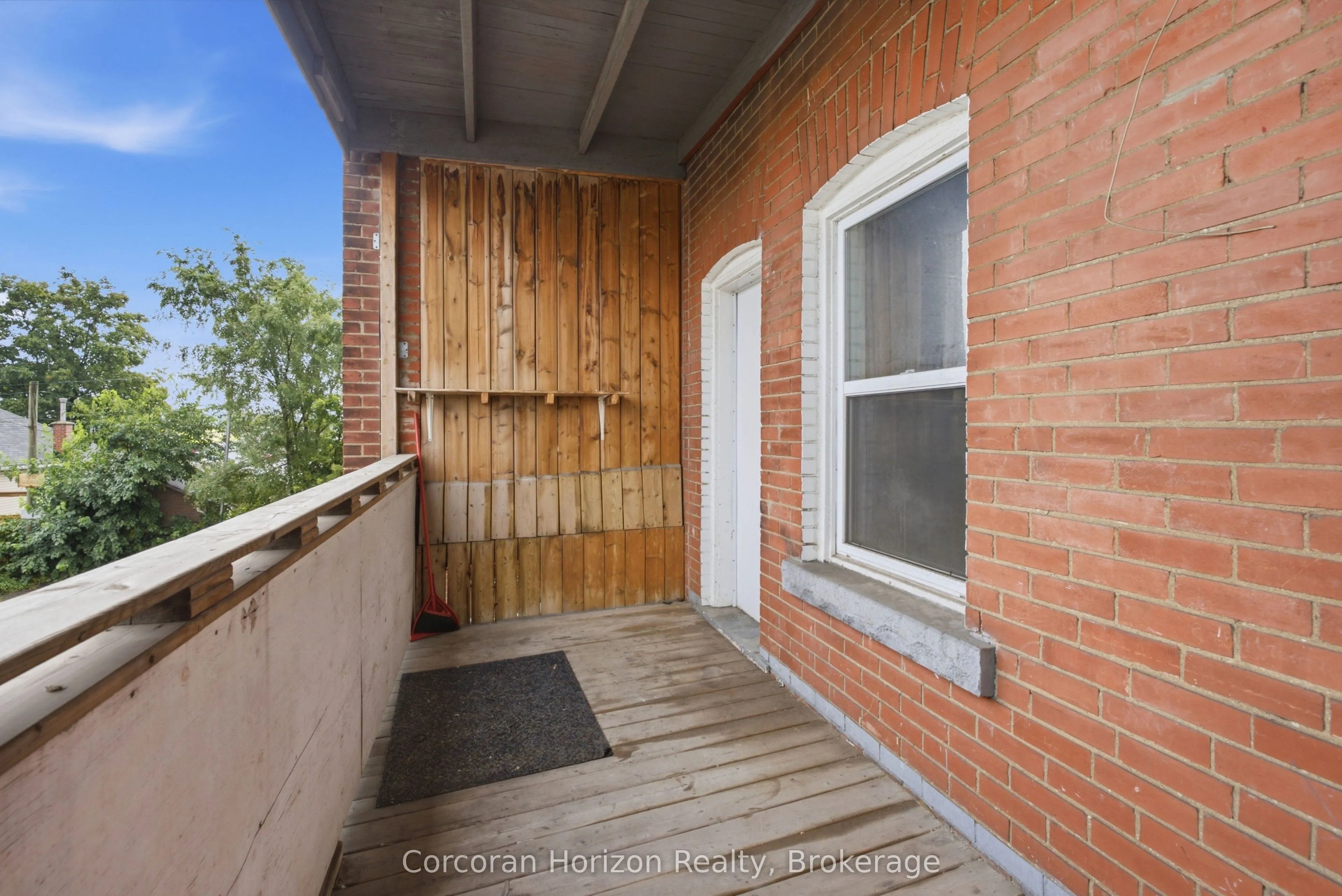 1539-1547 Barton Street E
