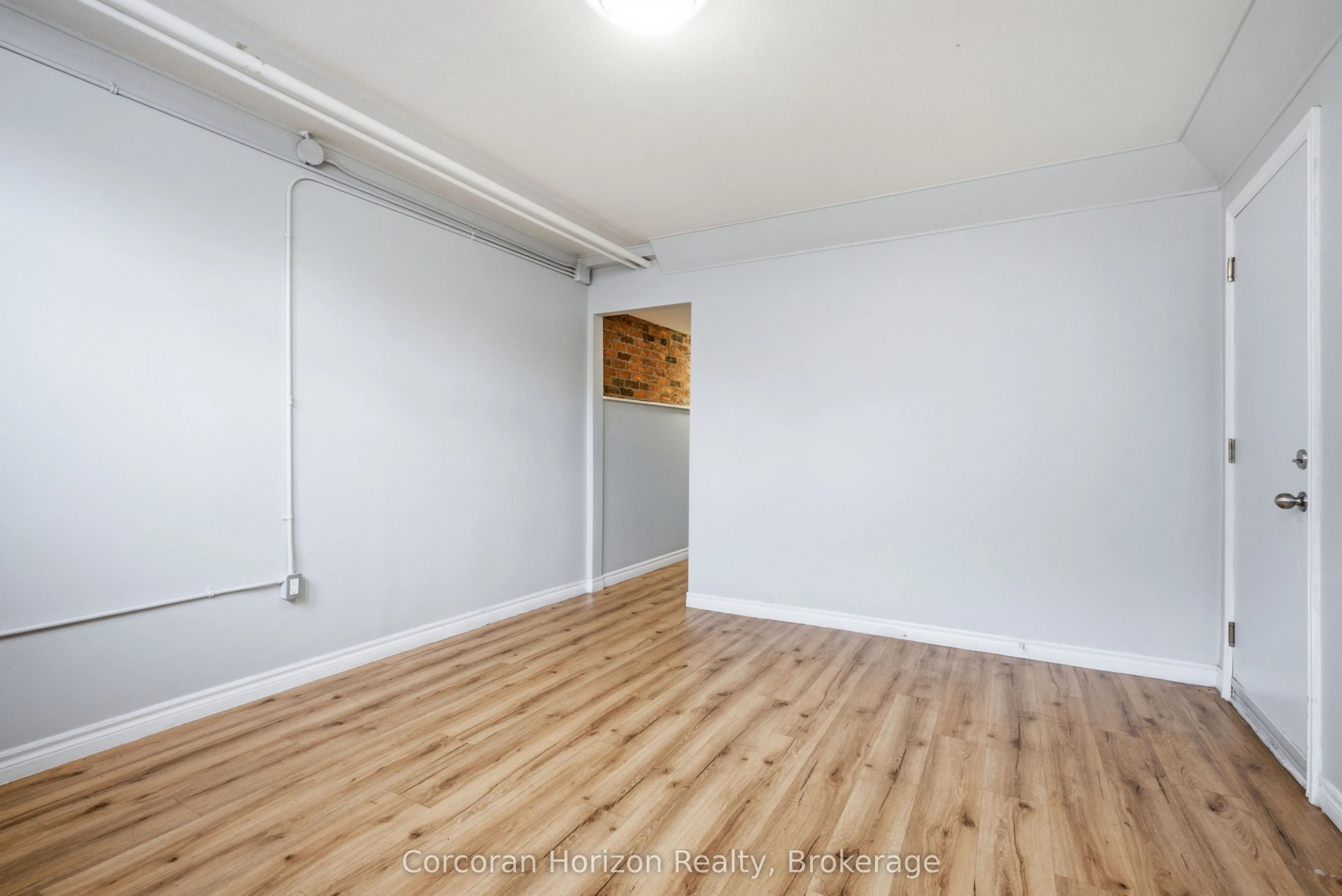 1539-1547 Barton Street E