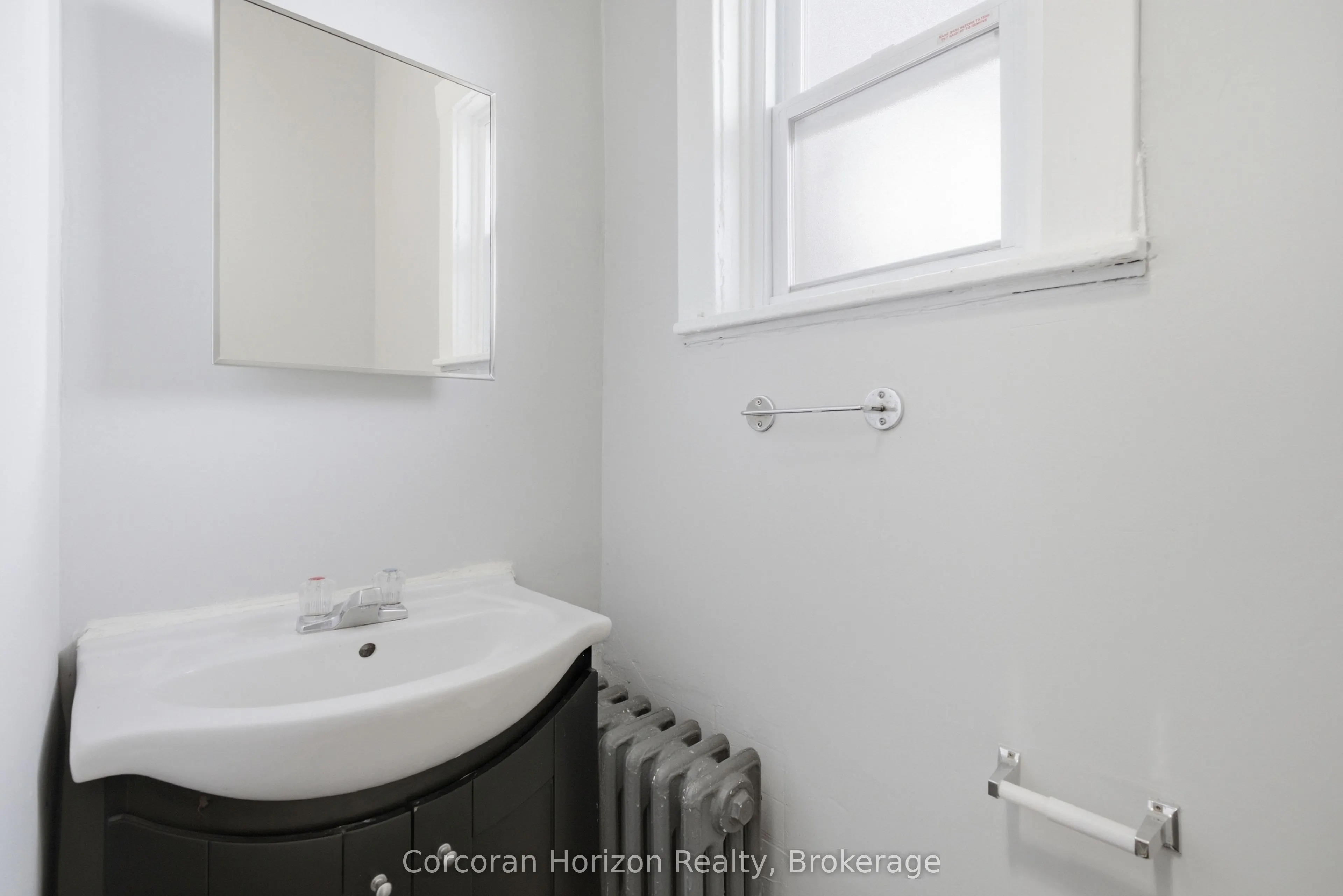 1539-1547 Barton Street E
