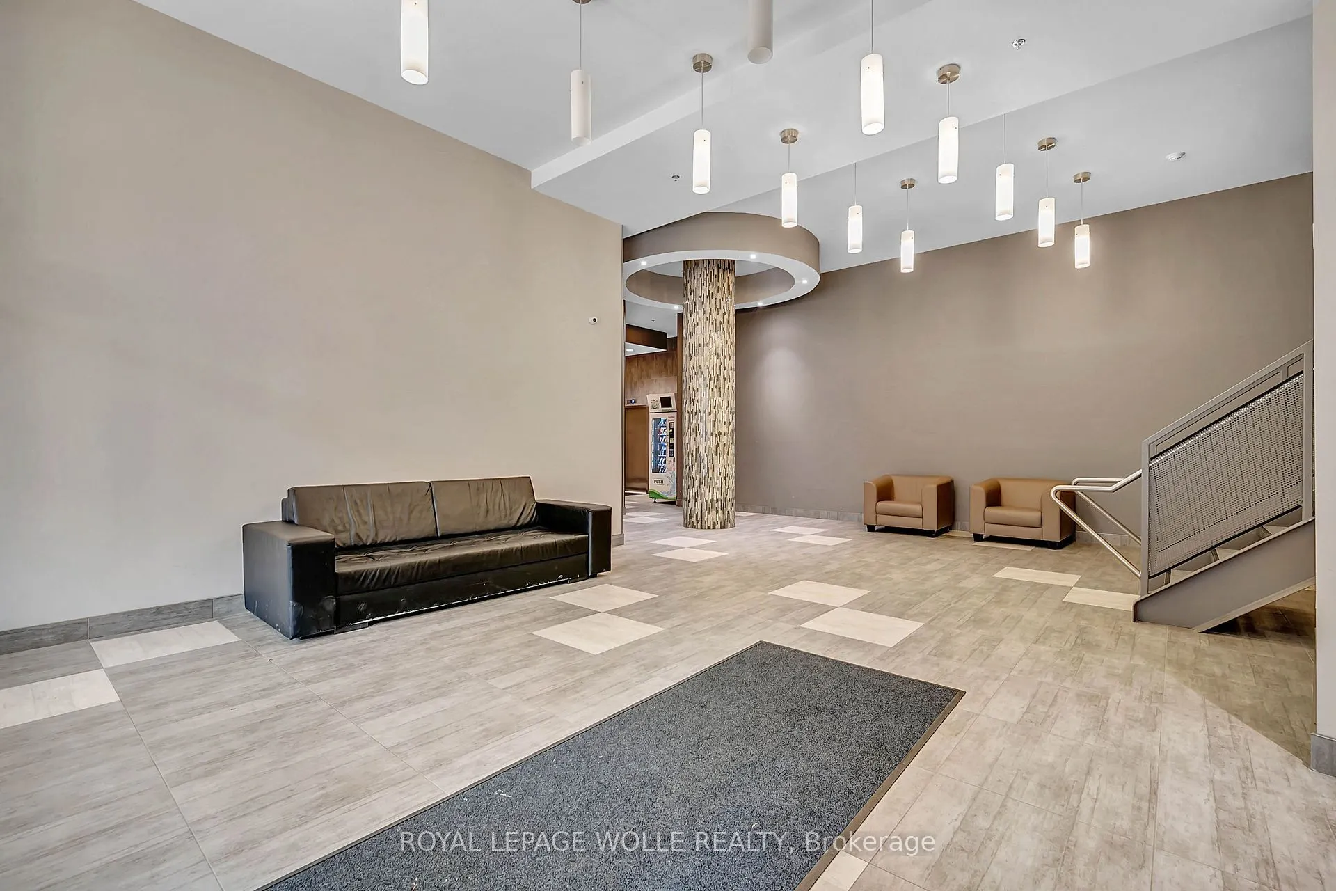 280 Lester Street #404