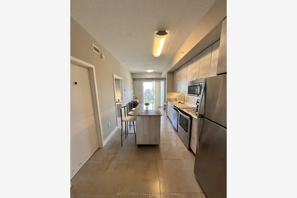 280 Lester Street #404