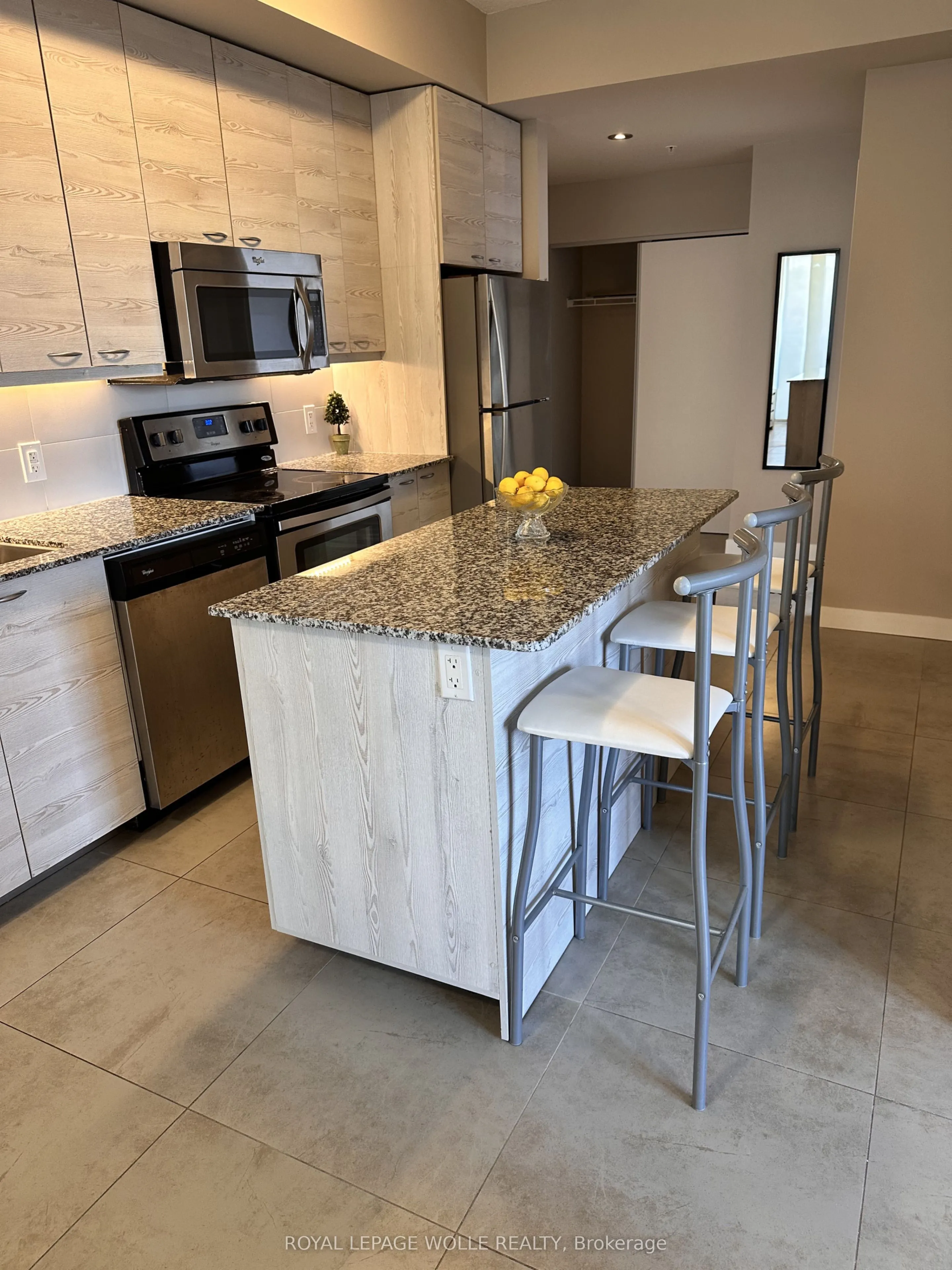 280 Lester Street #404